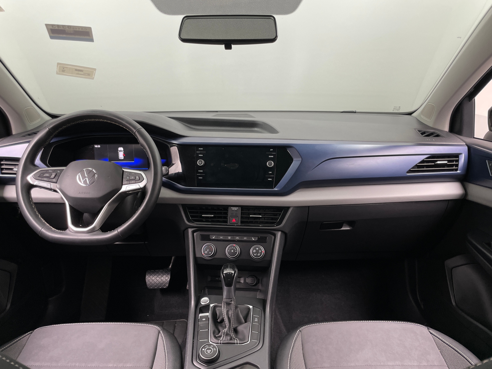 Thumbnail: 2022 Volkswagen Taos - 3