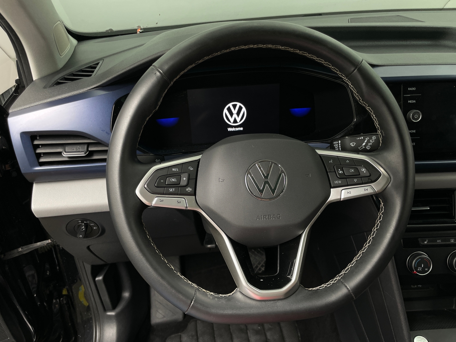Thumbnail: 2022 Volkswagen Taos - 5