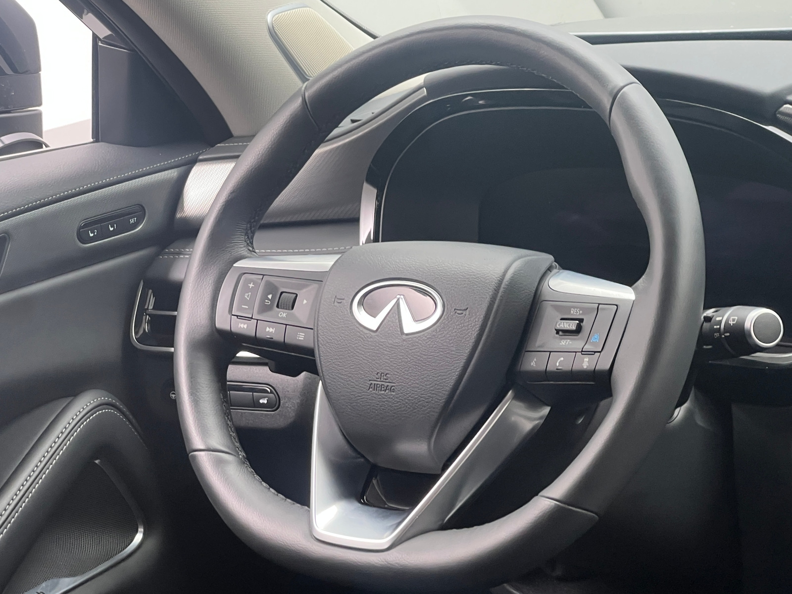 Thumbnail: 2026 INFINITI QX60 - 4
