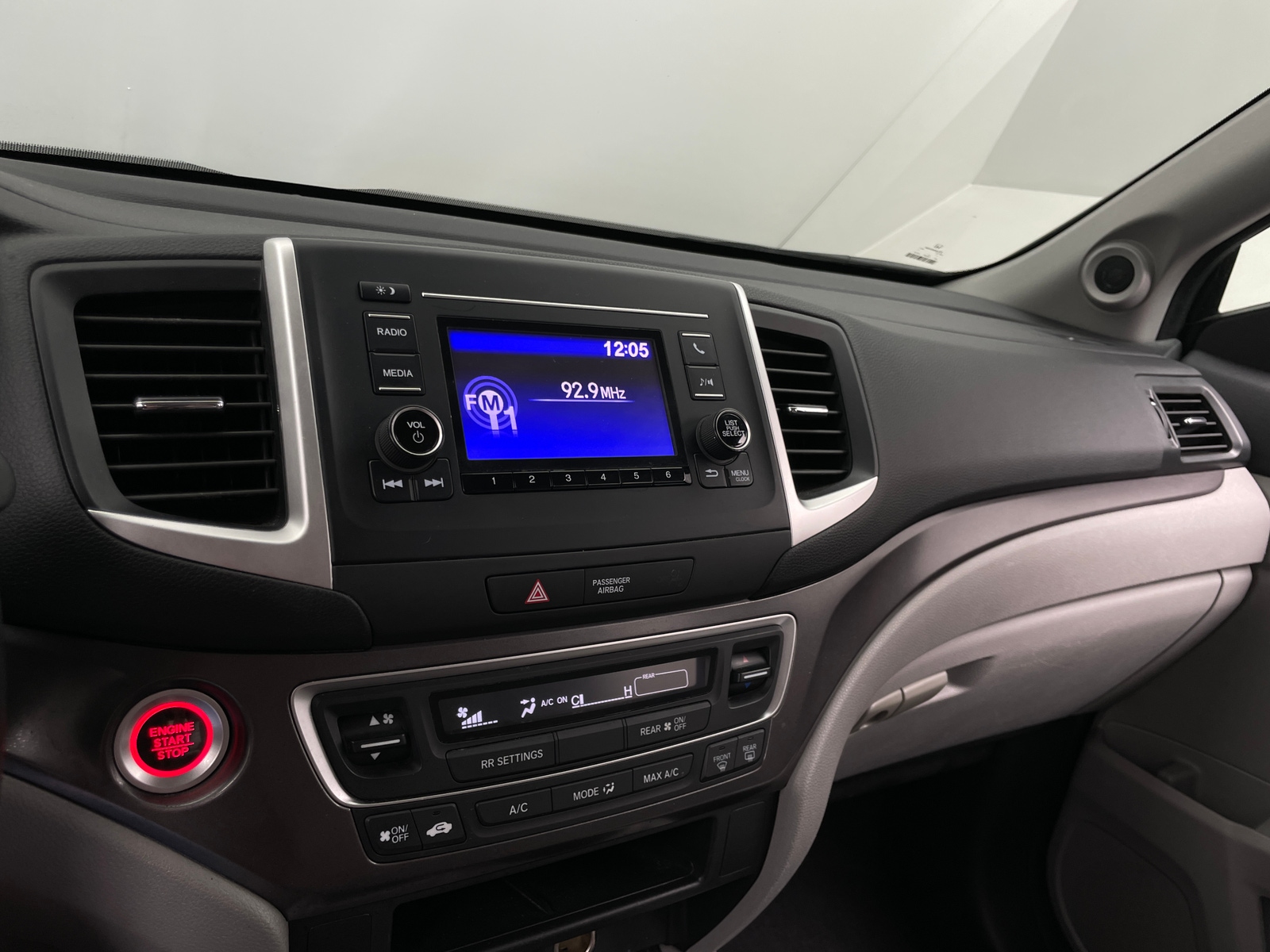 Thumbnail: 2017 Honda Pilot - 4