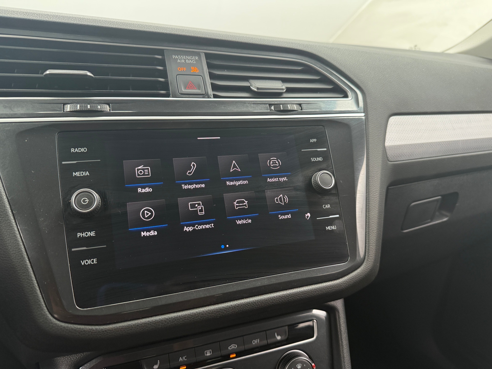 Thumbnail: 2024 Volkswagen Tiguan - 4