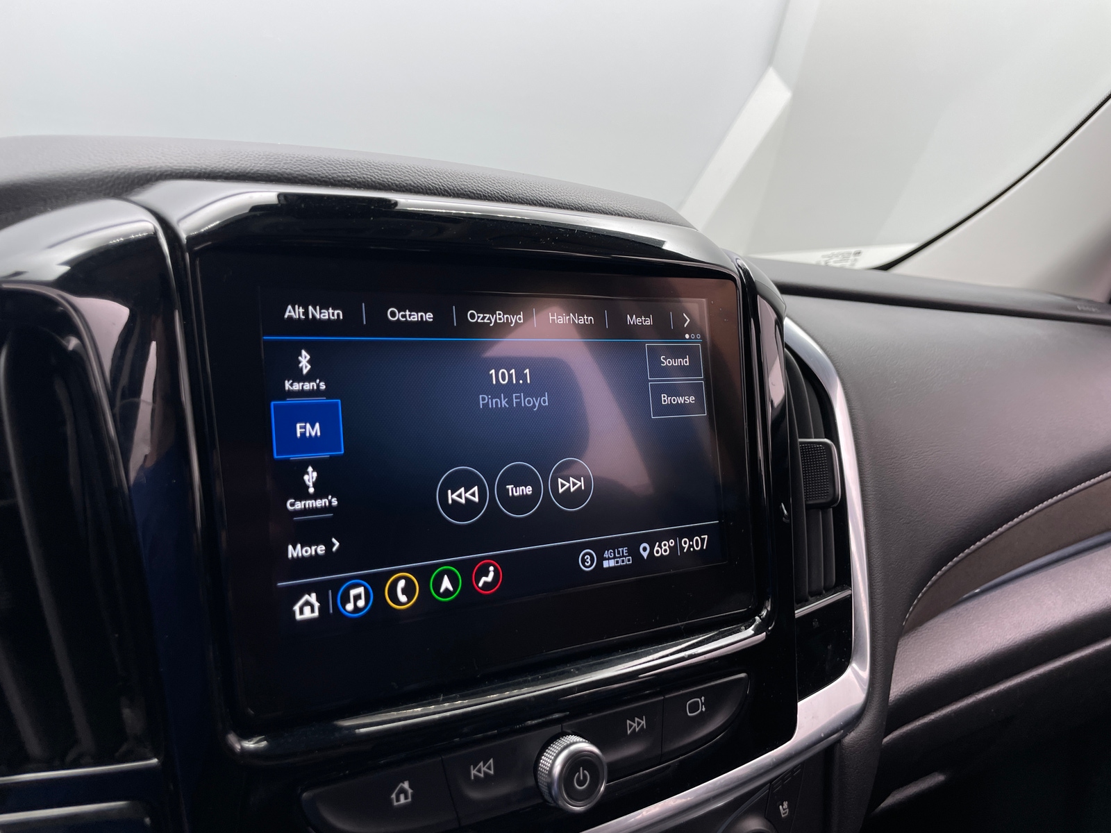 Thumbnail: 2021 Chevrolet Traverse - 3