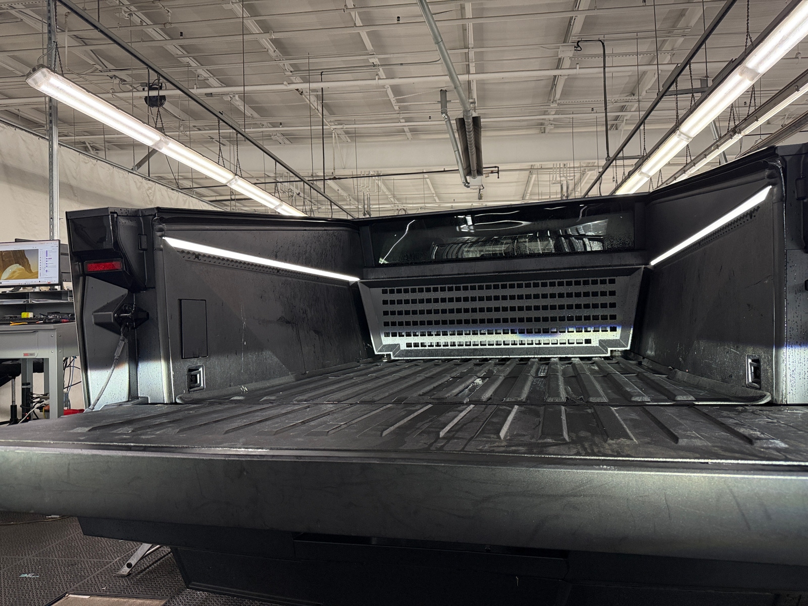 Thumbnail: 2025 Tesla Cybertruck - 6