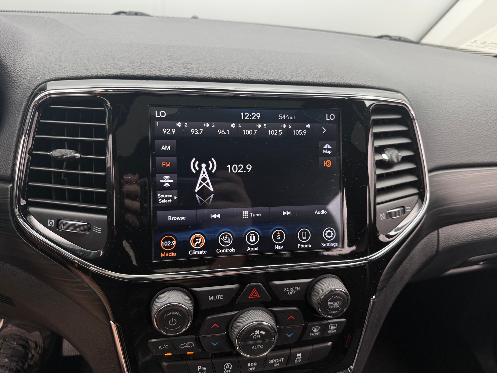 Thumbnail: 2020 Jeep Grand Cherokee - 3