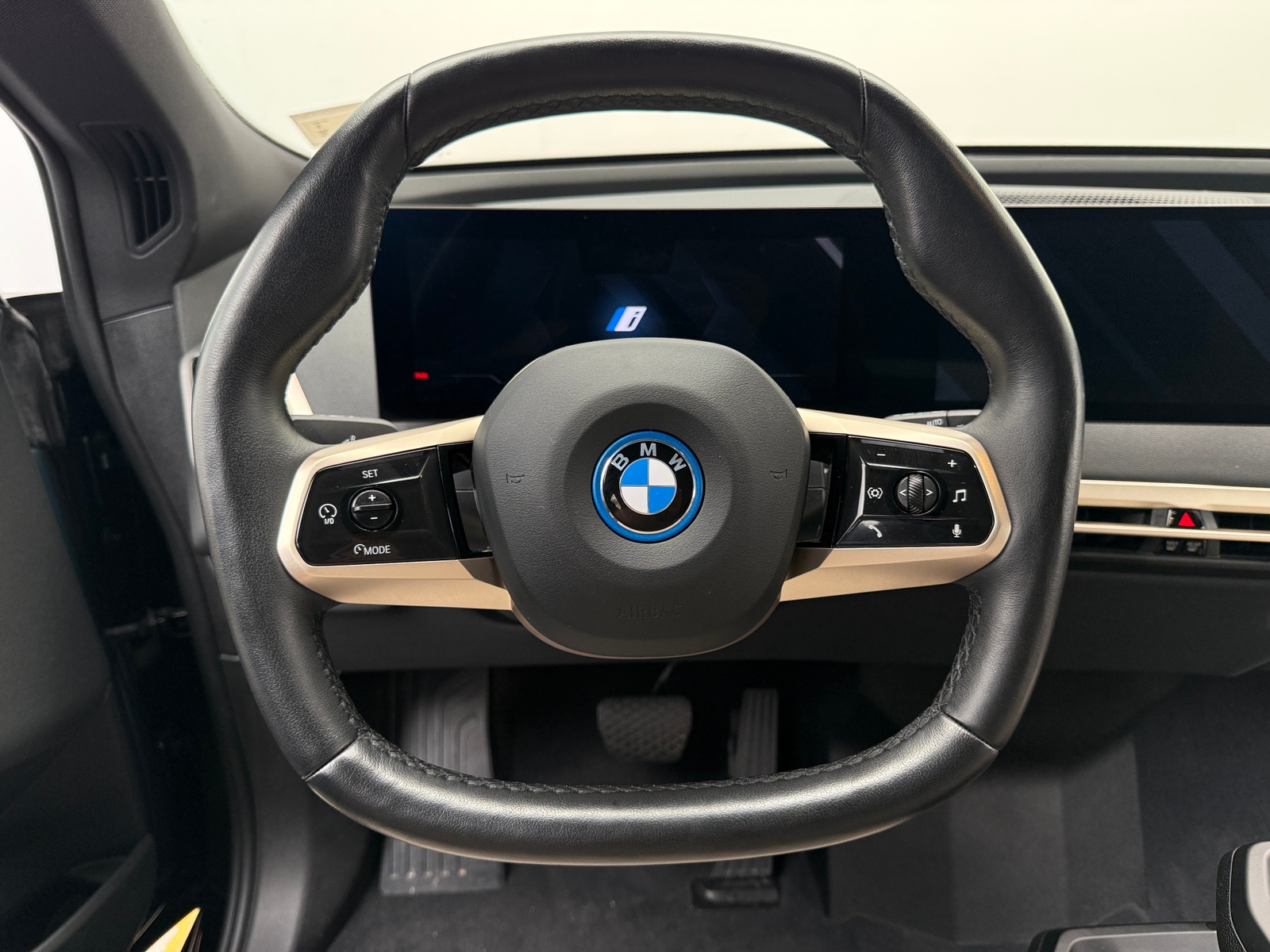 Thumbnail: 2023 BMW iX - 4