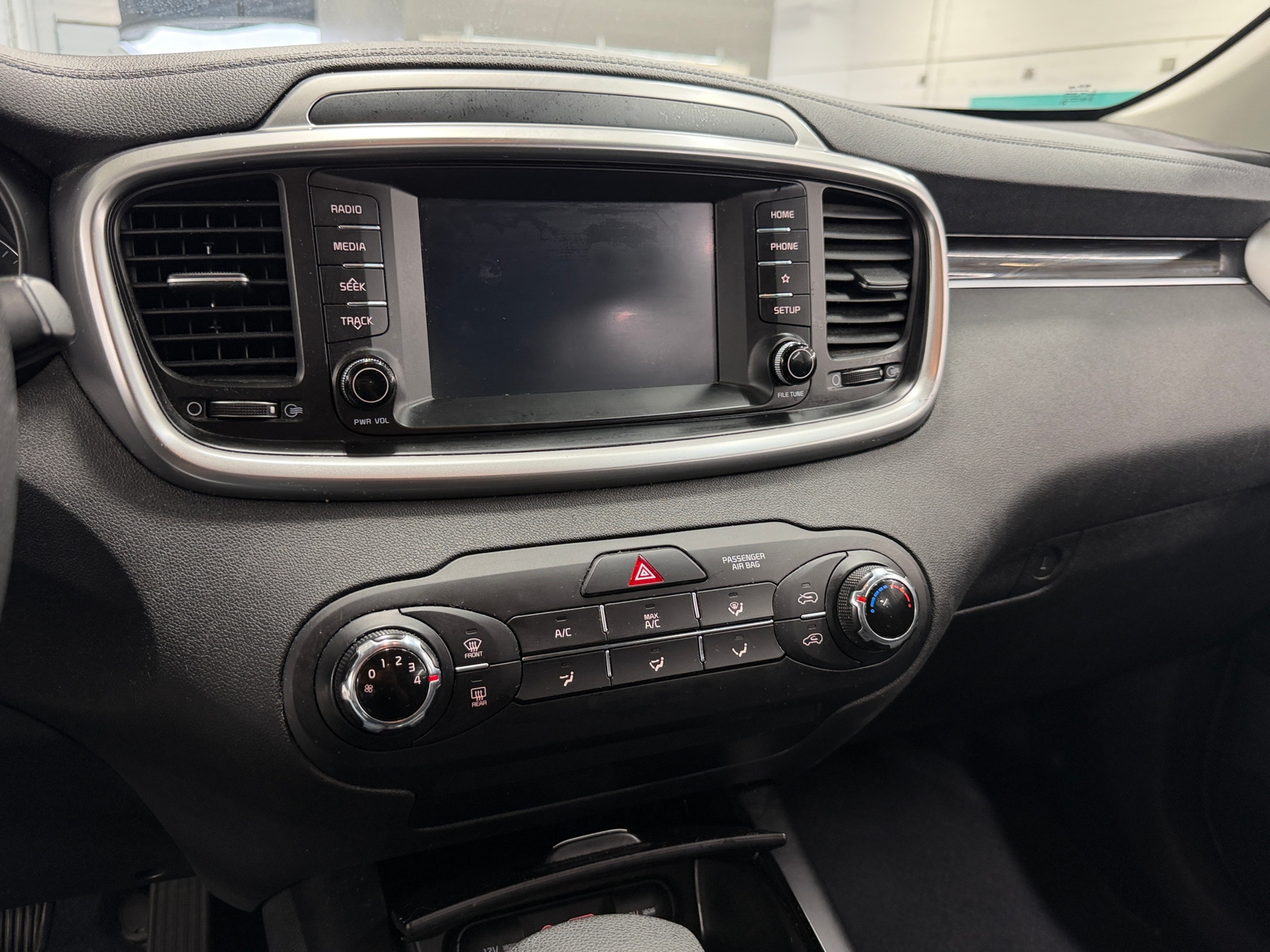 Thumbnail: 2019 Kia Sorento - 4