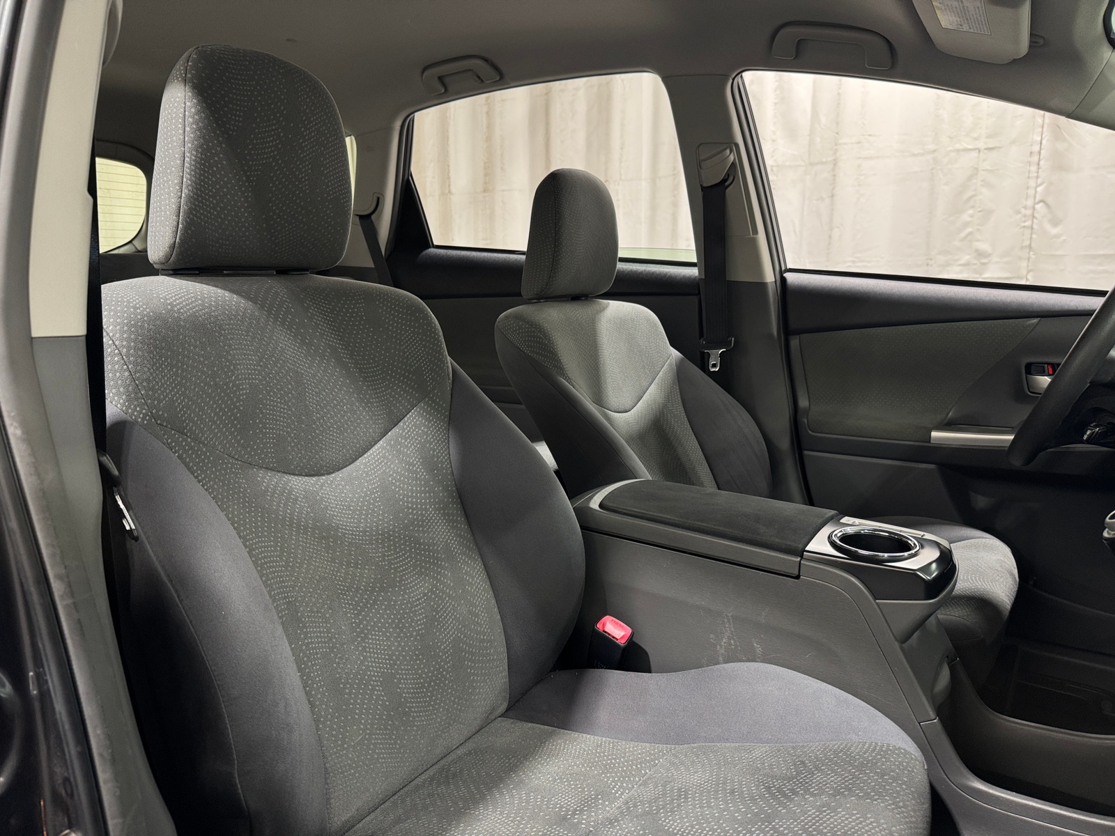 Thumbnail: 2014 Toyota Prius v - 2