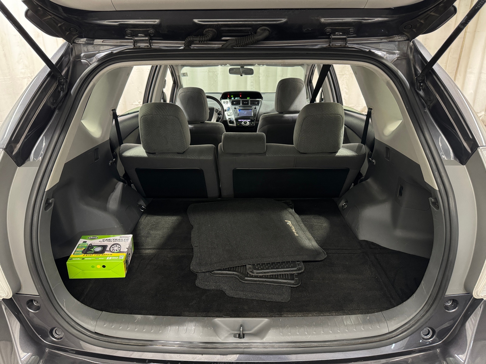 Thumbnail: 2014 Toyota Prius v - 7