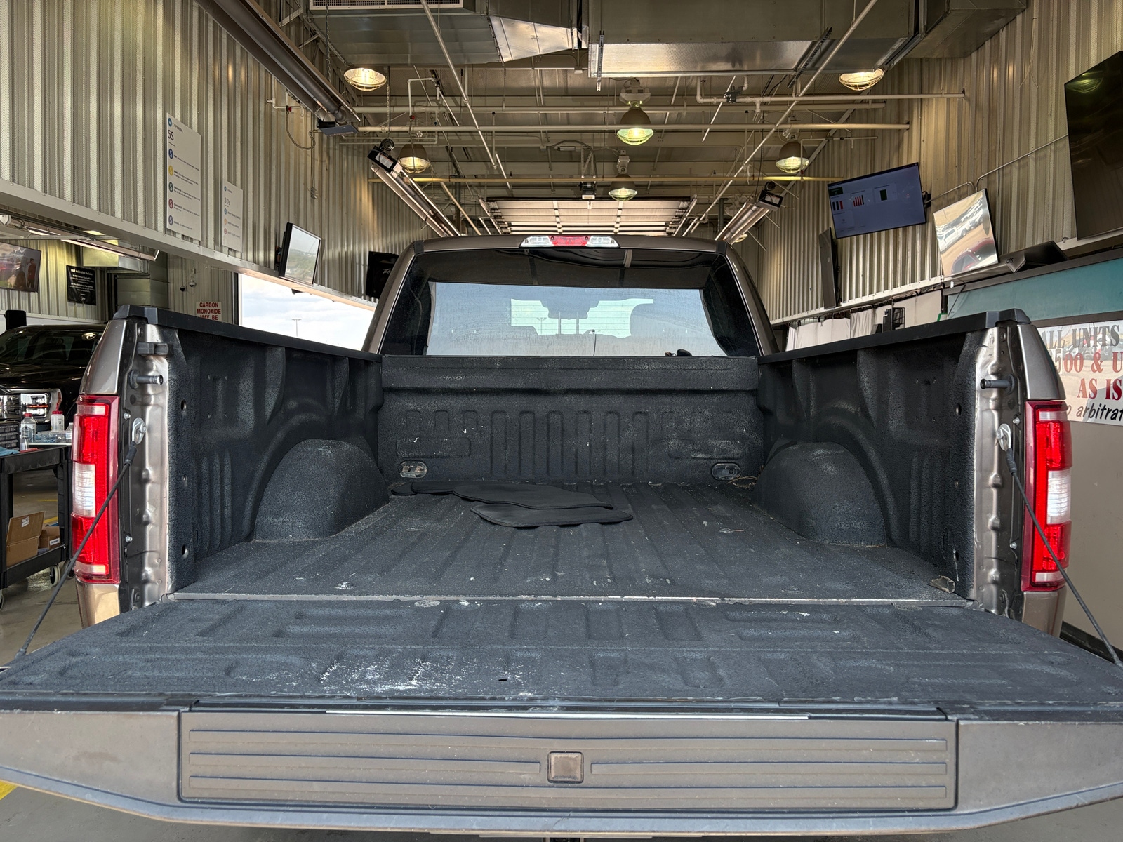 Thumbnail: 2018 Ford Econoline - 7