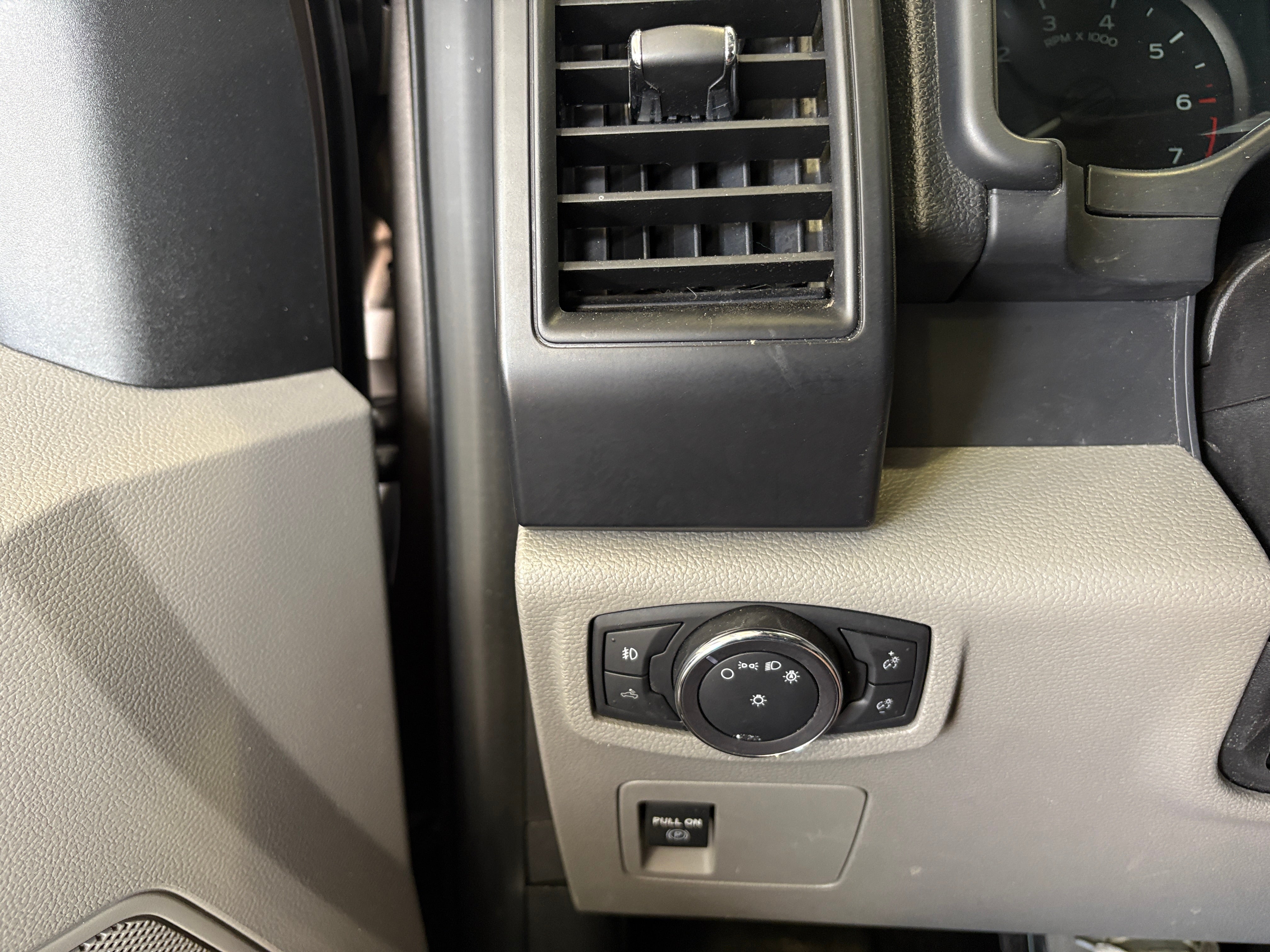 2018 Ford F-150 XL - Photo 12