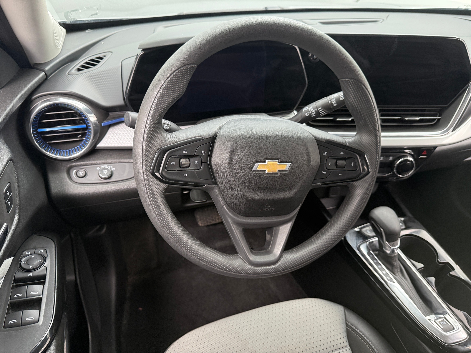 Thumbnail: 2025 Chevrolet Trax - 4