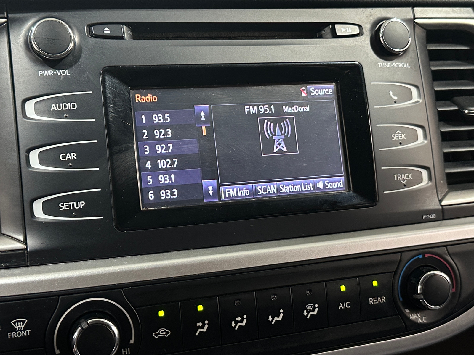 Thumbnail: 2015 Toyota Highlander - 4
