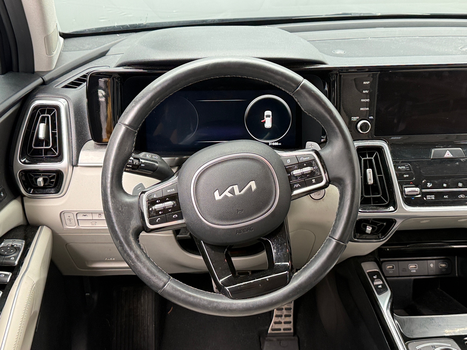 Thumbnail: 2023 Kia Sorento - 4
