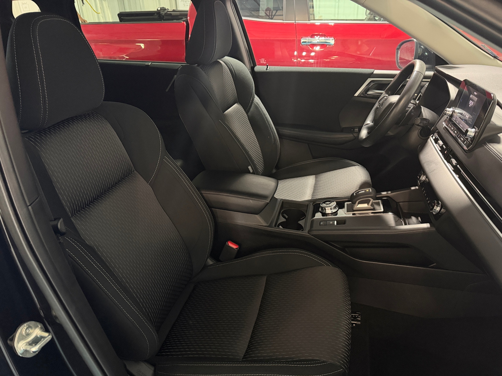 Thumbnail: 2022 Mitsubishi Outlander - 2
