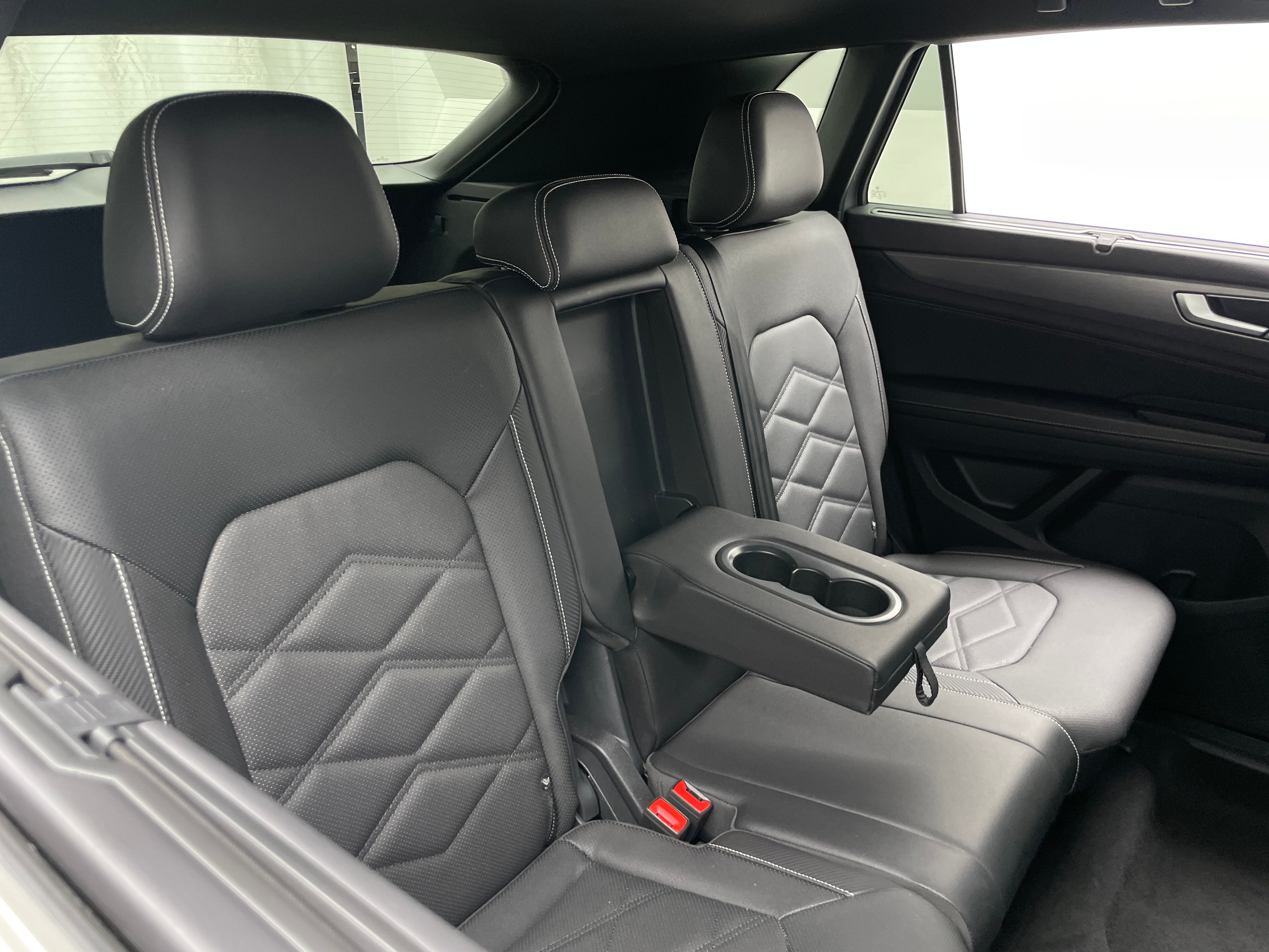2026 Volkswagen Atlas Cross Sport SE w/Tech - Photo 3