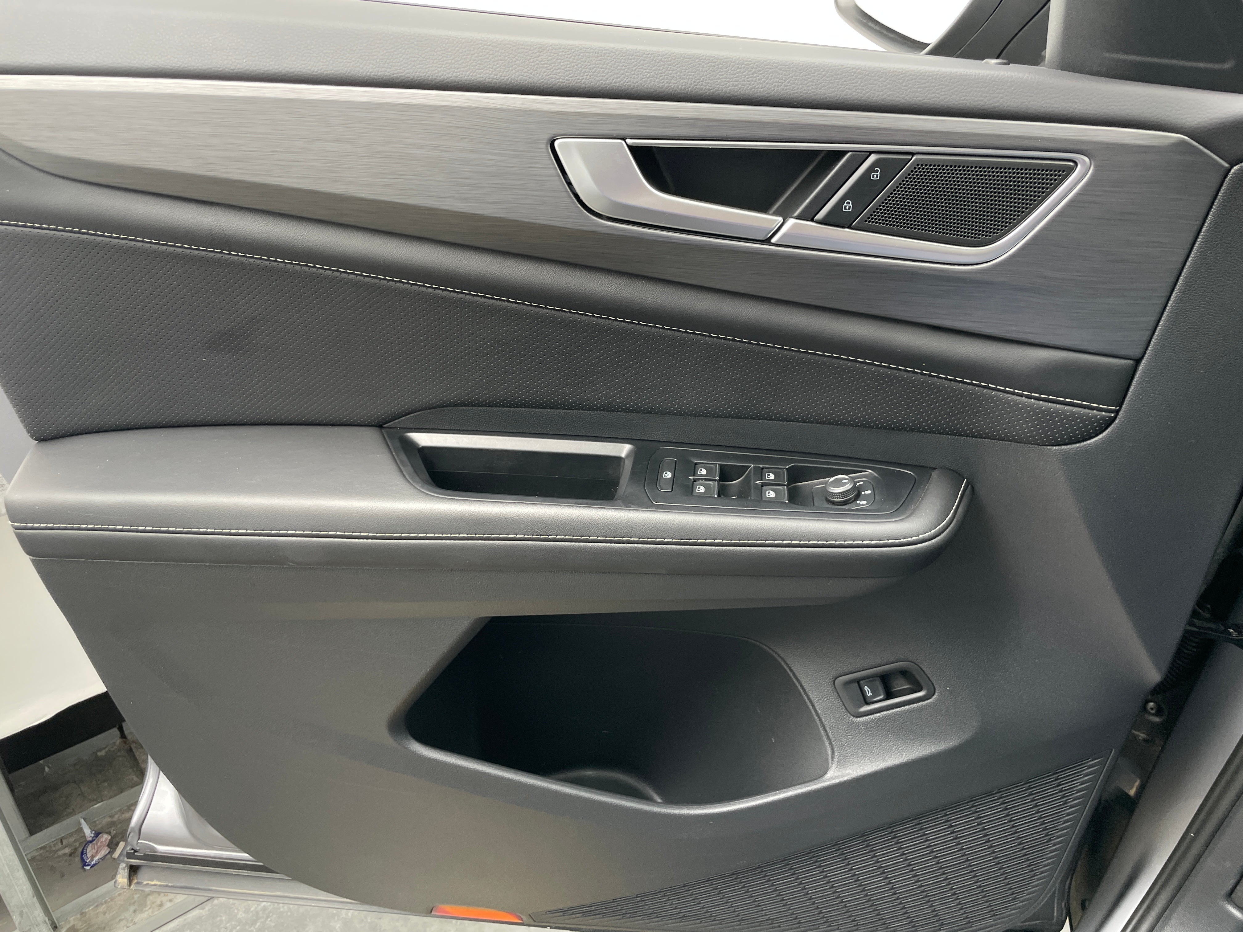 2026 Volkswagen Atlas Cross Sport SE w/Tech - Photo 9