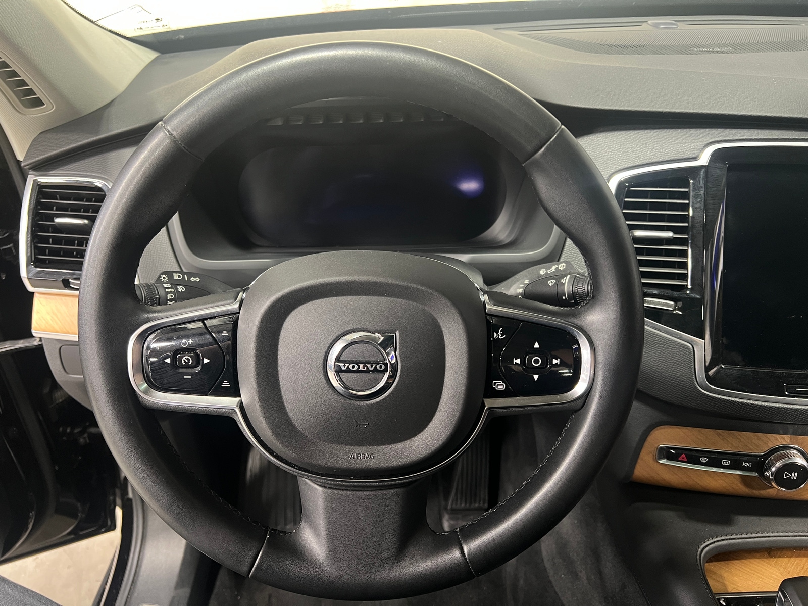 Thumbnail: 2023 Volvo XC90 - 4