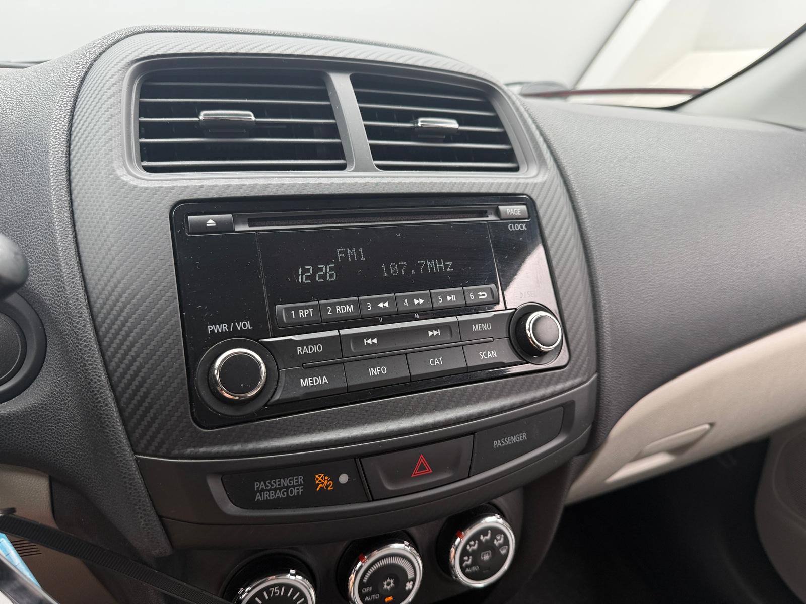 Thumbnail: 2017 Mitsubishi Outlander Sport - 4