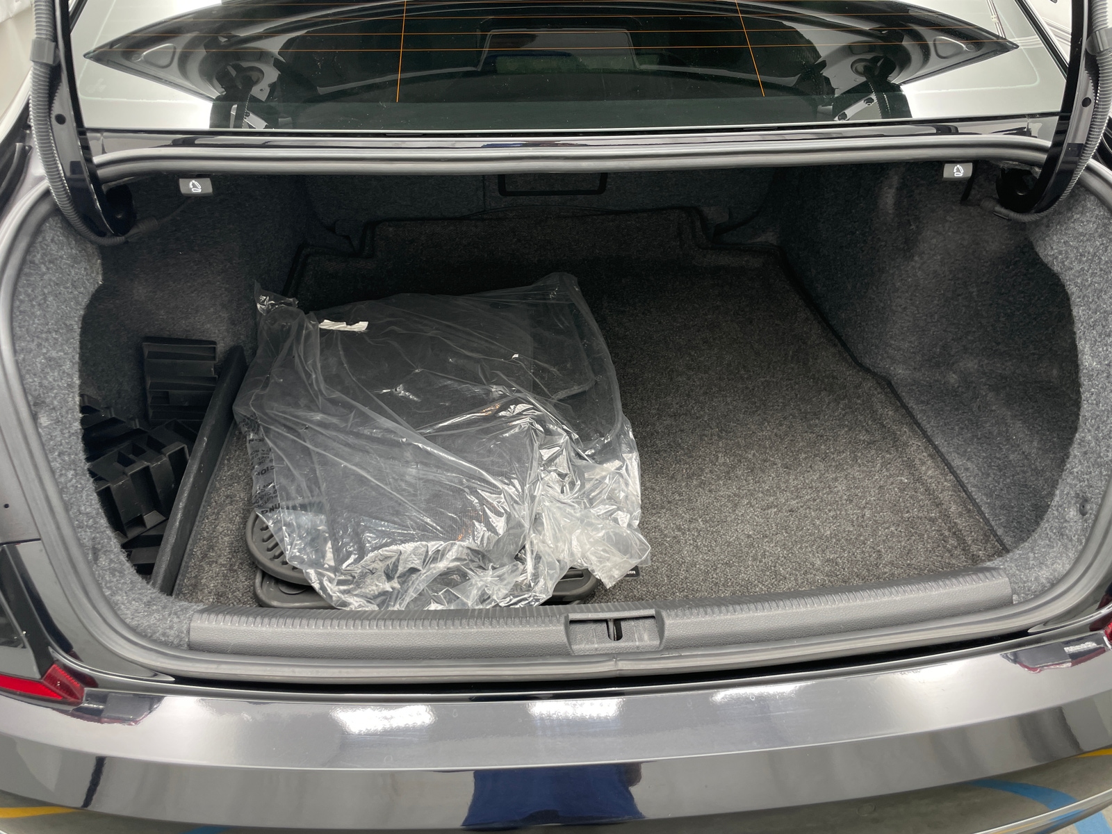 Thumbnail: 2017 Volkswagen Passat - 6
