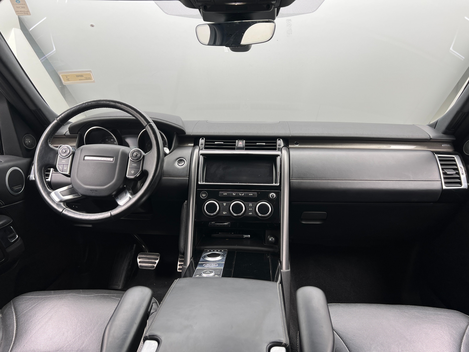 Thumbnail: 2017 Land Rover Discovery - 2