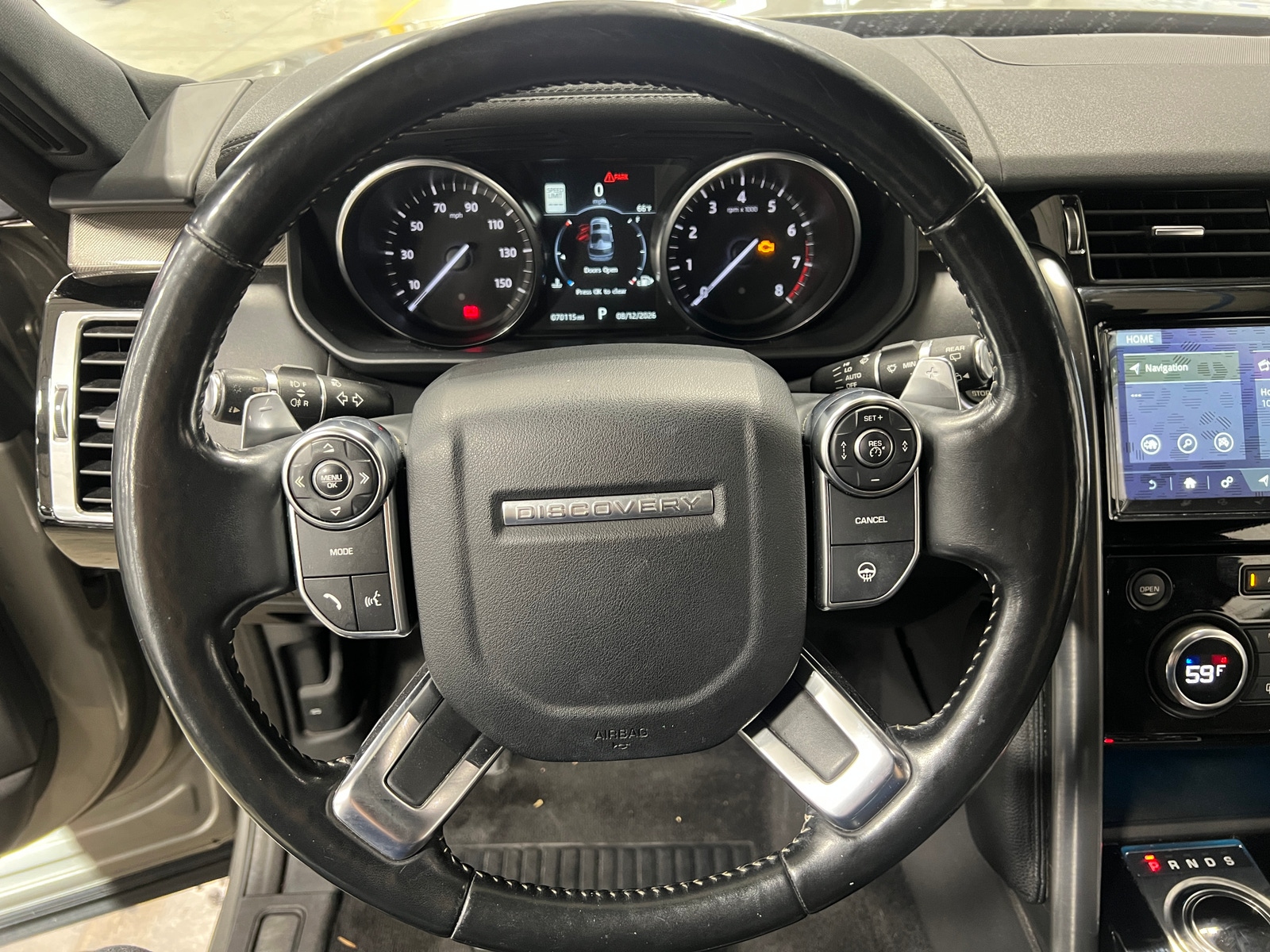 Thumbnail: 2017 Land Rover Discovery - 4