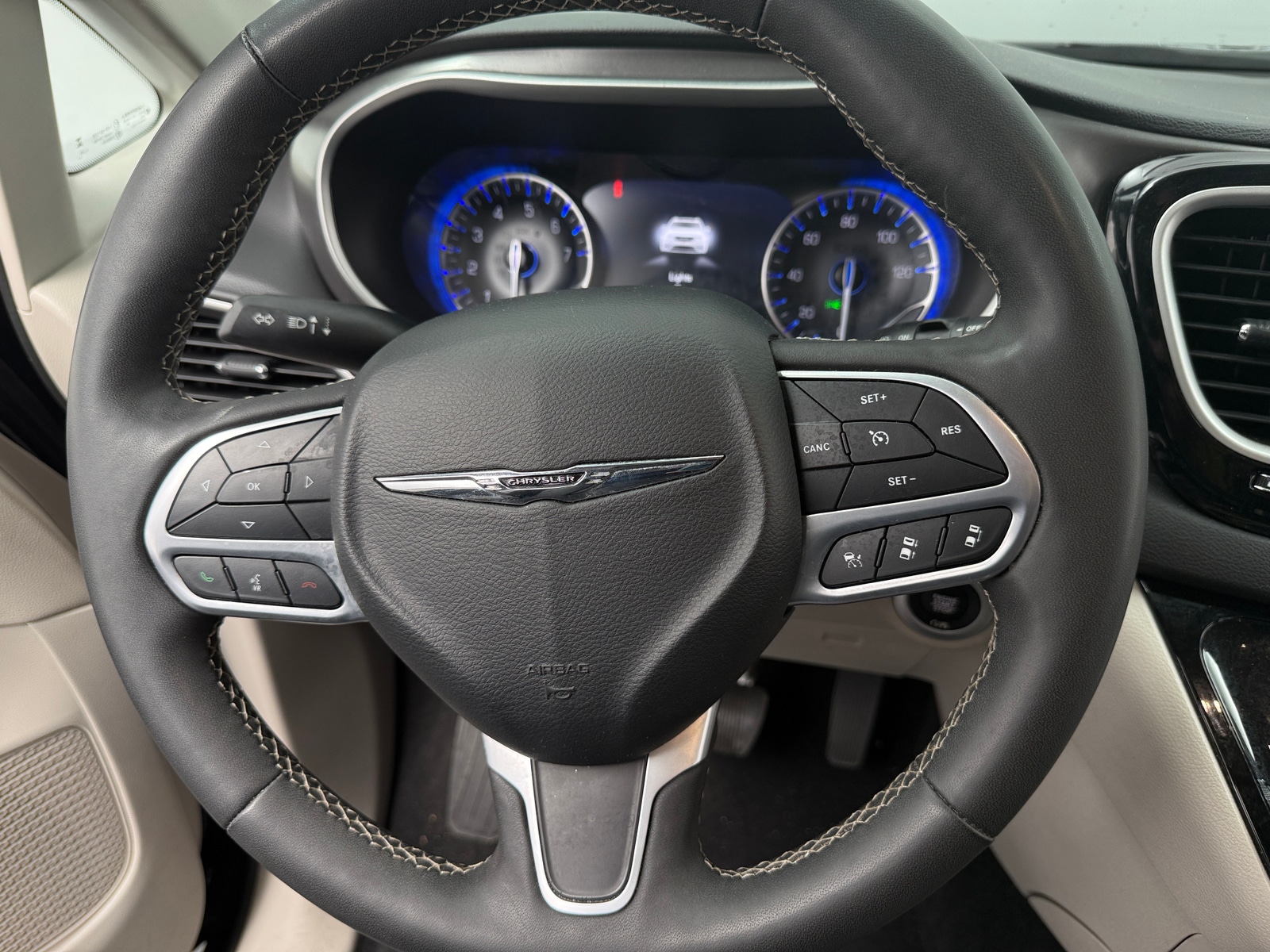 Thumbnail: 2024 Chrysler Pacifica - 4