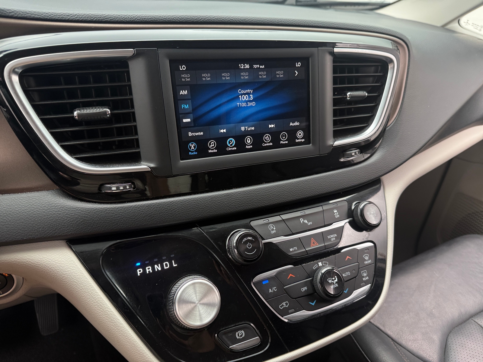 Thumbnail: 2019 Chrysler Pacifica - 3
