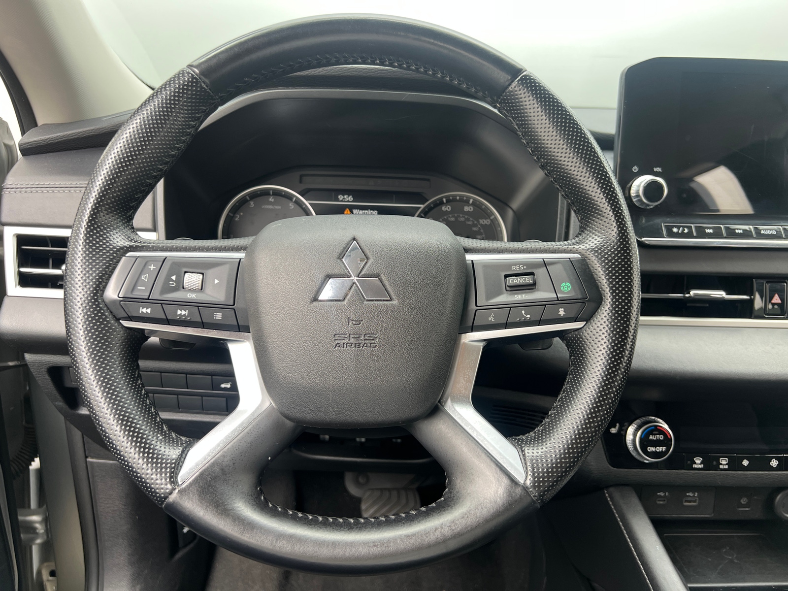 Thumbnail: 2024 Mitsubishi Outlander - 4