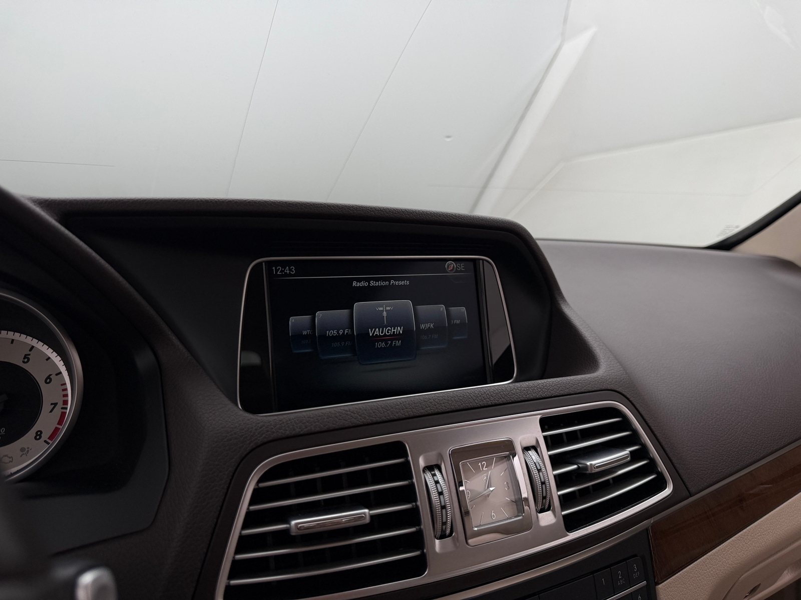 Thumbnail: 2016 Mercedes-Benz E-Class - 3