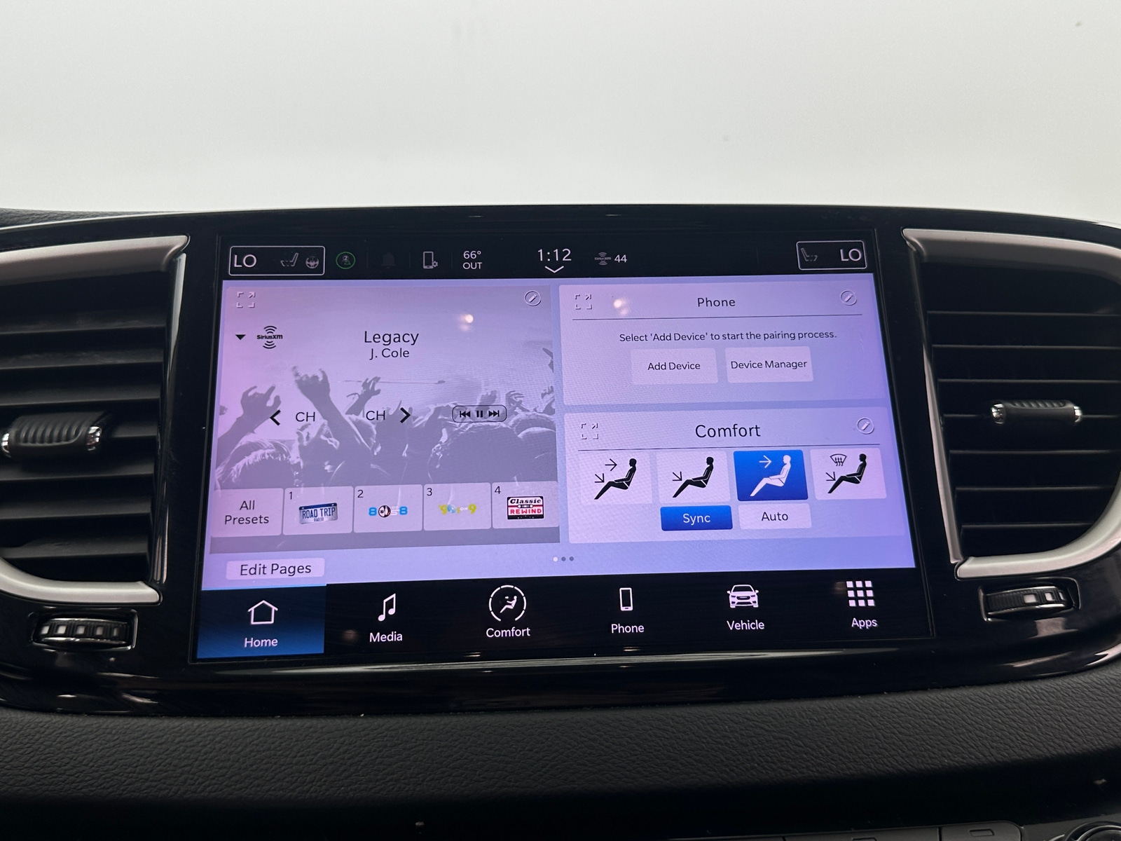 Thumbnail: 2023 Chrysler Pacifica - 3