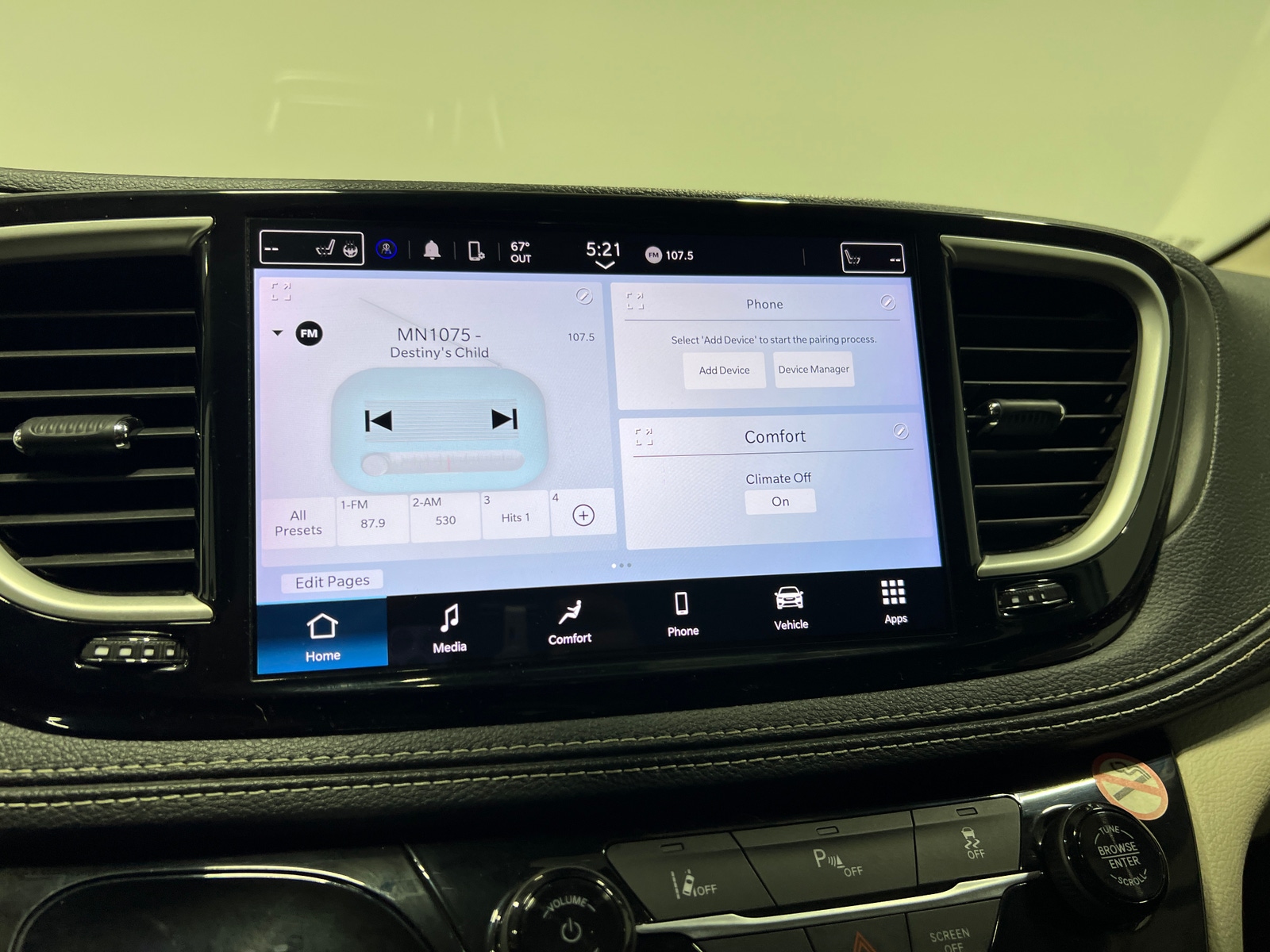 Thumbnail: 2023 Chrysler Pacifica - 3