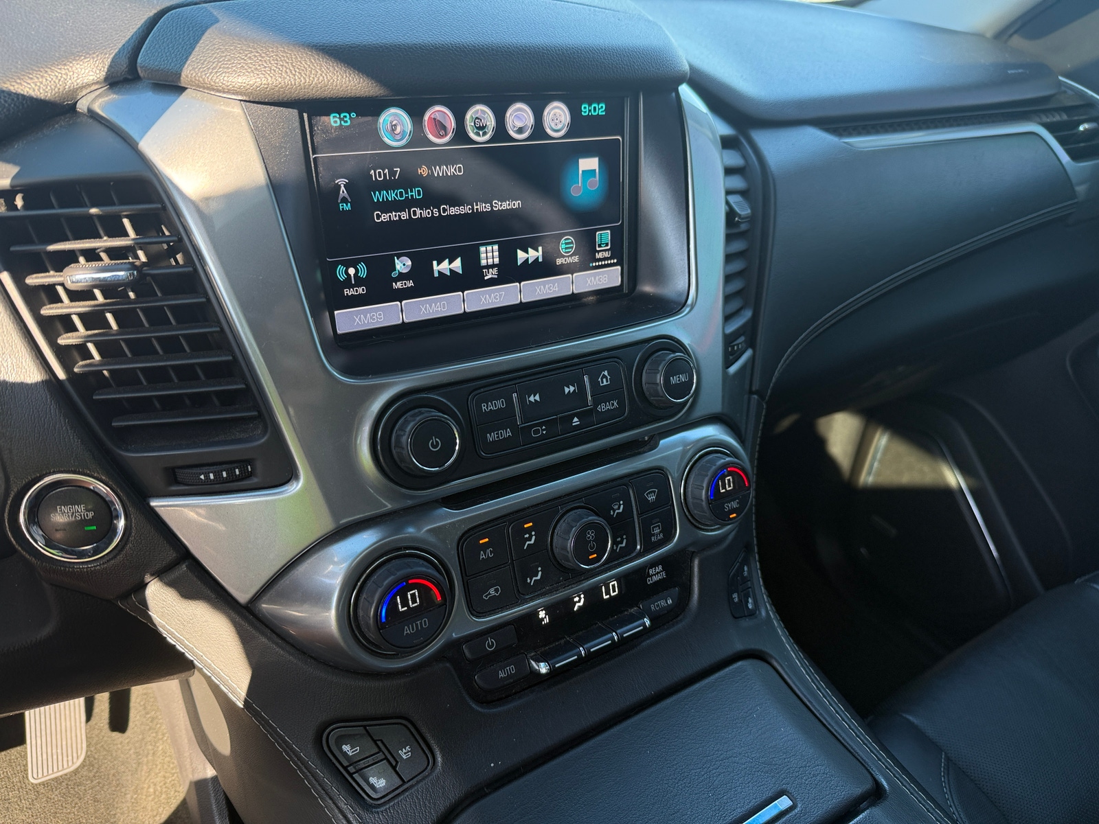 Thumbnail: 2016 Chevrolet Suburban - 3