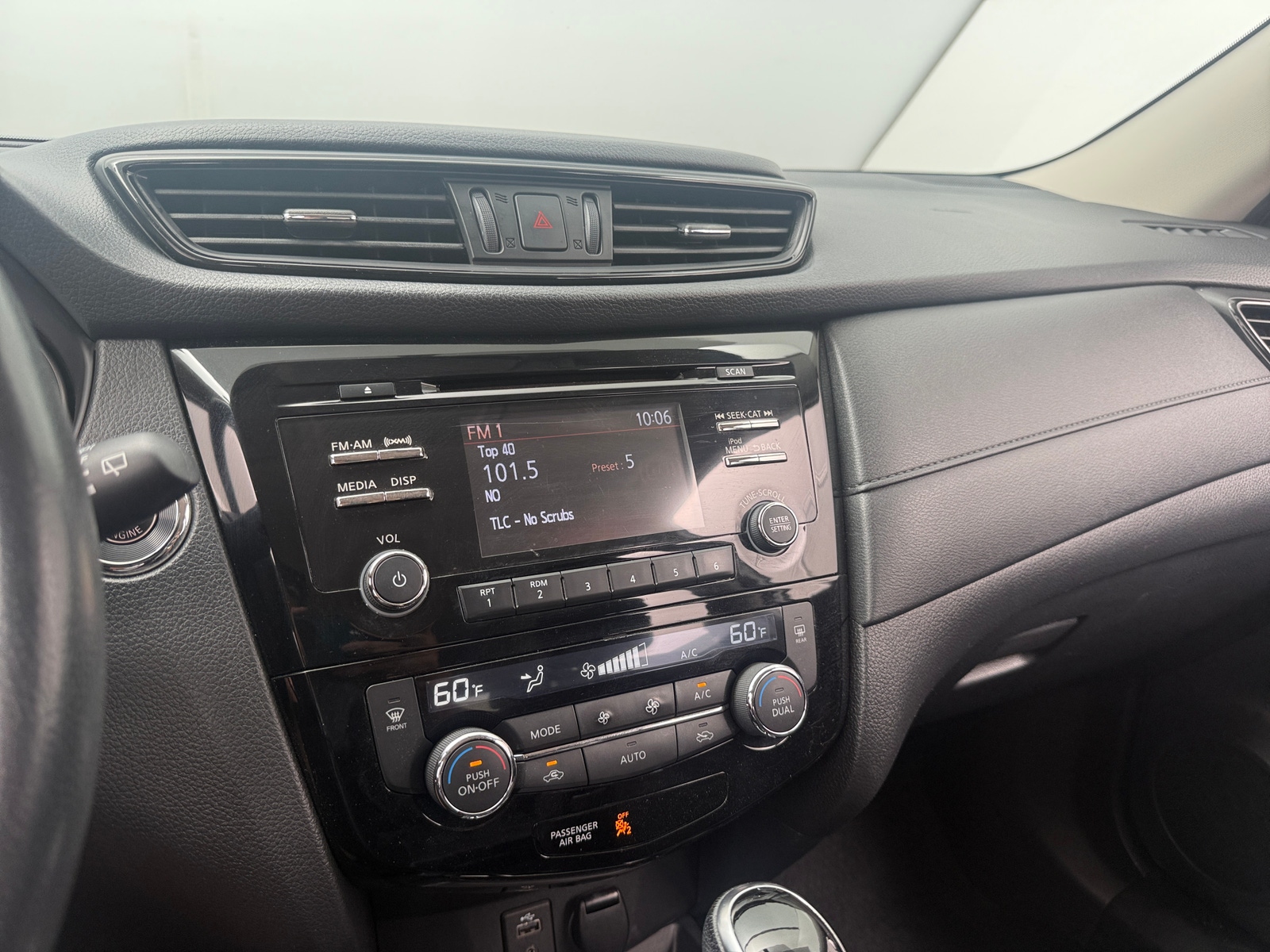 Thumbnail: 2017 Nissan Rogue - 4