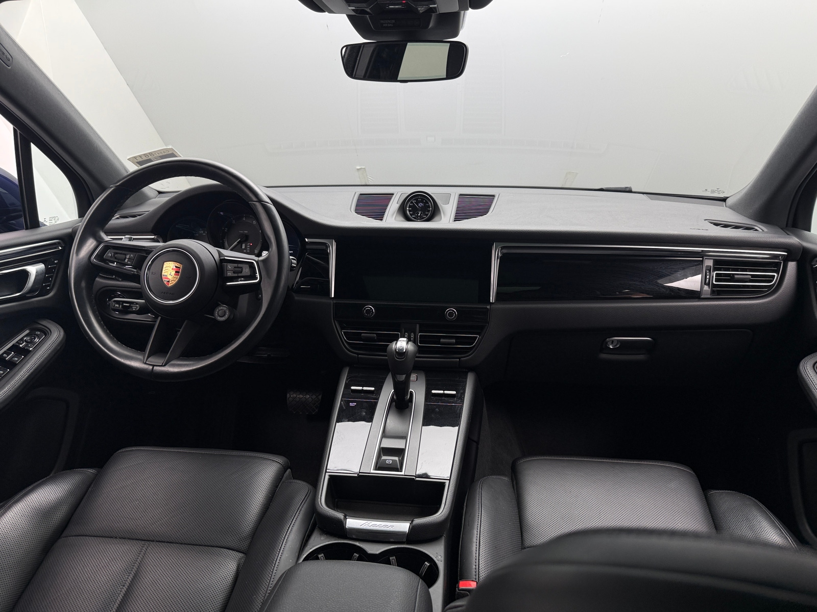 Thumbnail: 2023 Porsche Macan - 2