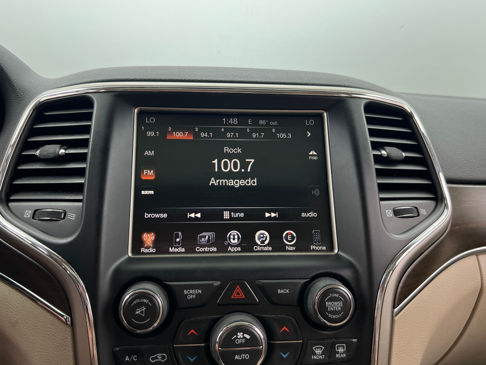 Thumbnail: 2016 Jeep Grand Cherokee - 3