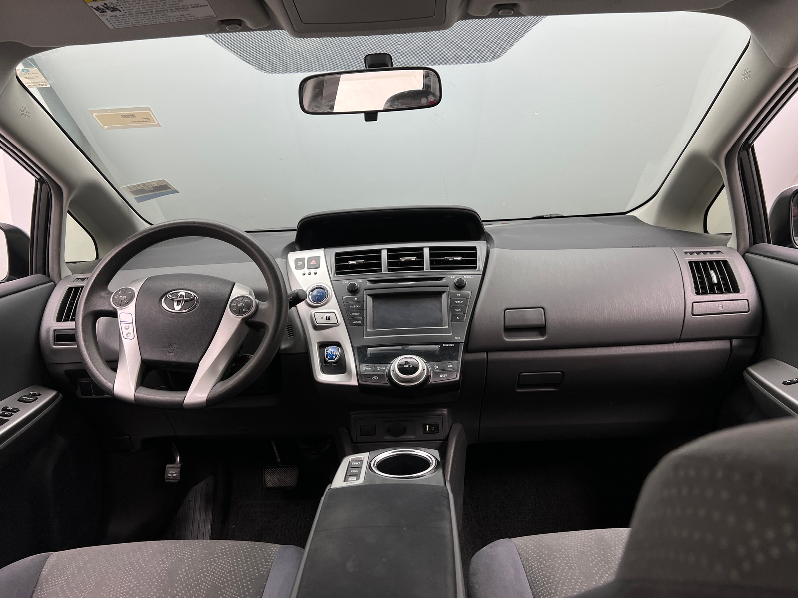 Thumbnail: 2014 Toyota Prius v - 3