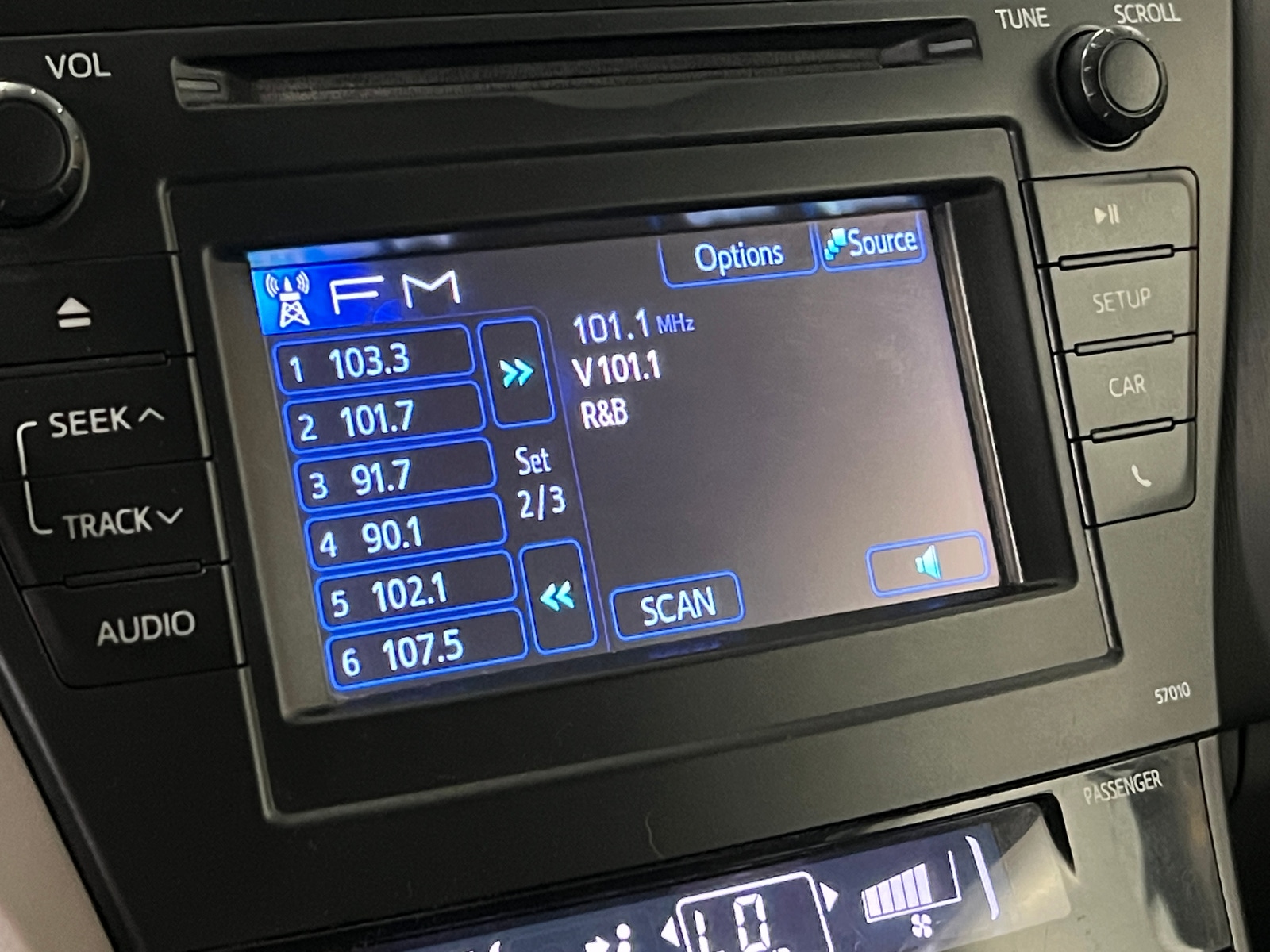 Thumbnail: 2014 Toyota Prius v - 4