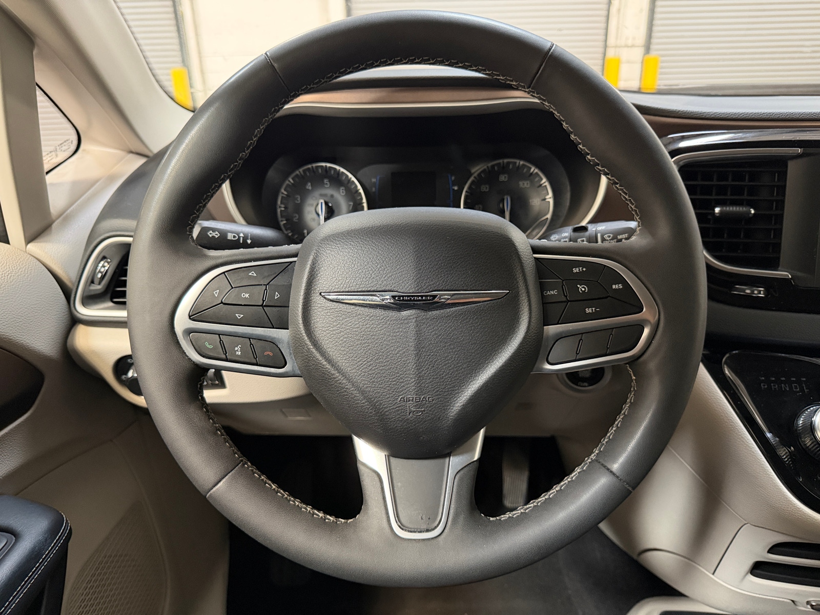 Thumbnail: 2023 Chrysler Voyager - 5