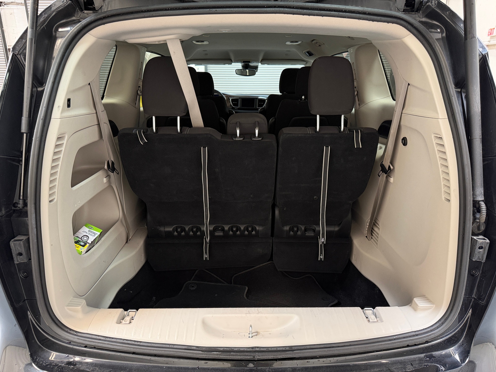 Thumbnail: 2023 Chrysler Voyager - 7