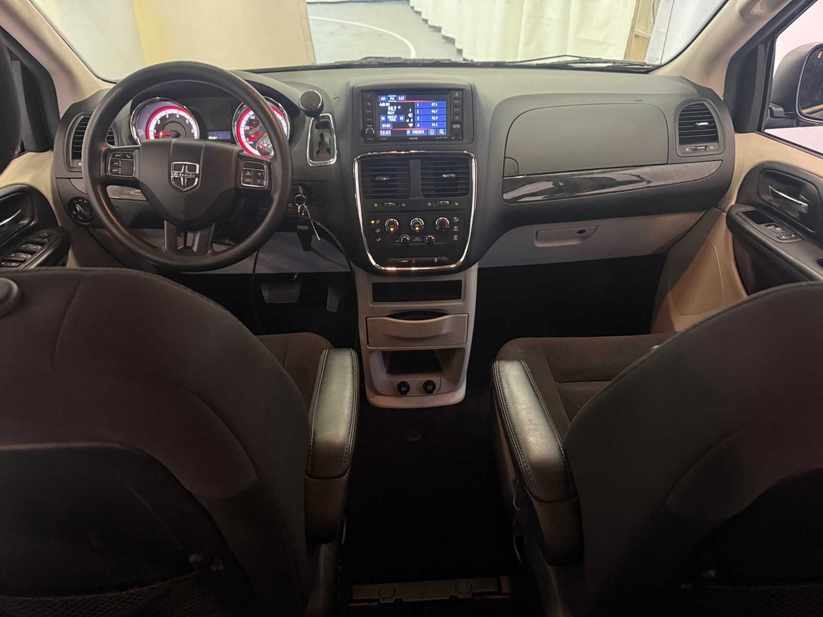 Thumbnail: 2019 Dodge Grand Caravan - 3
