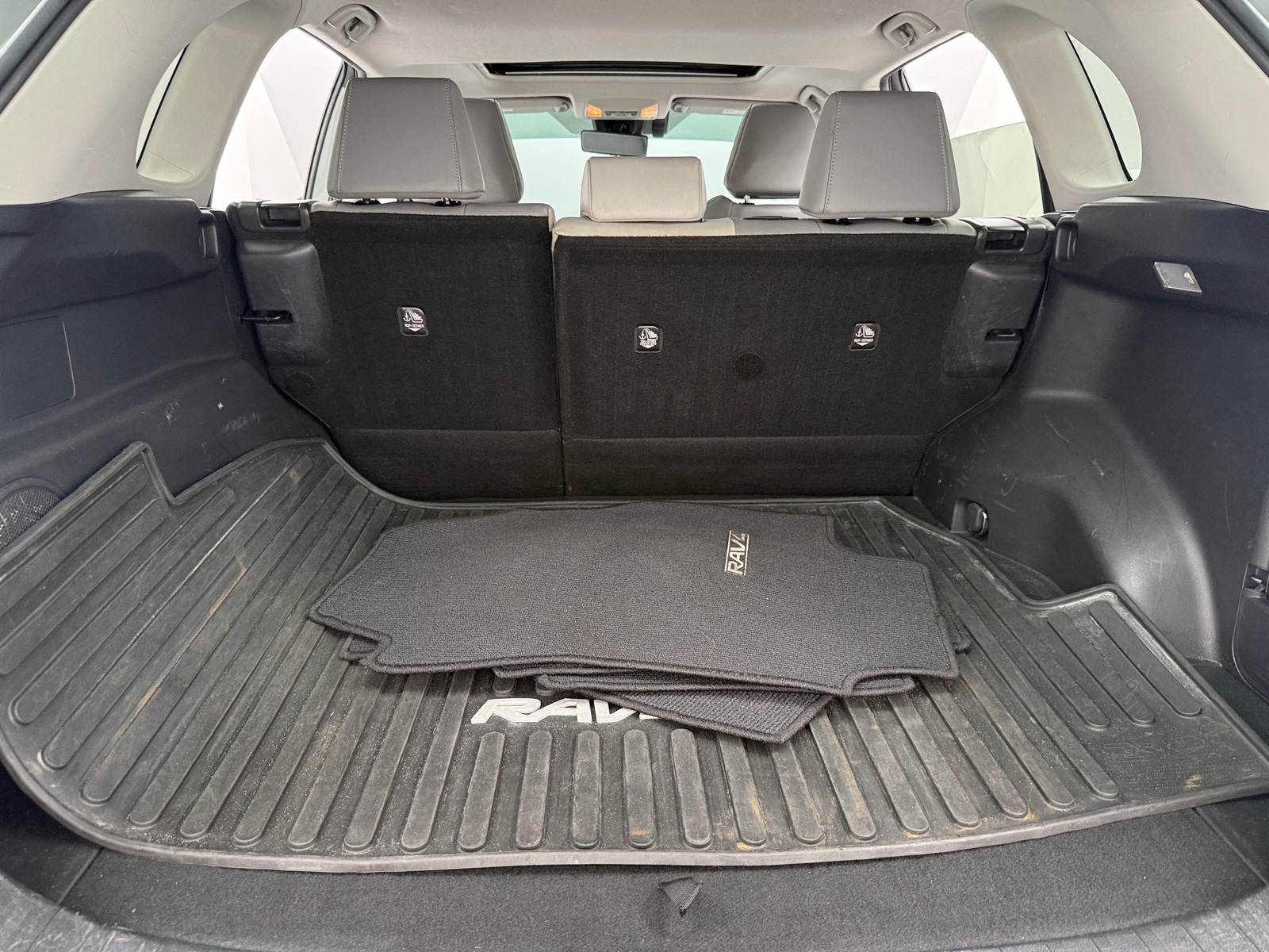 Thumbnail: 2019 Toyota RAV4 - 6