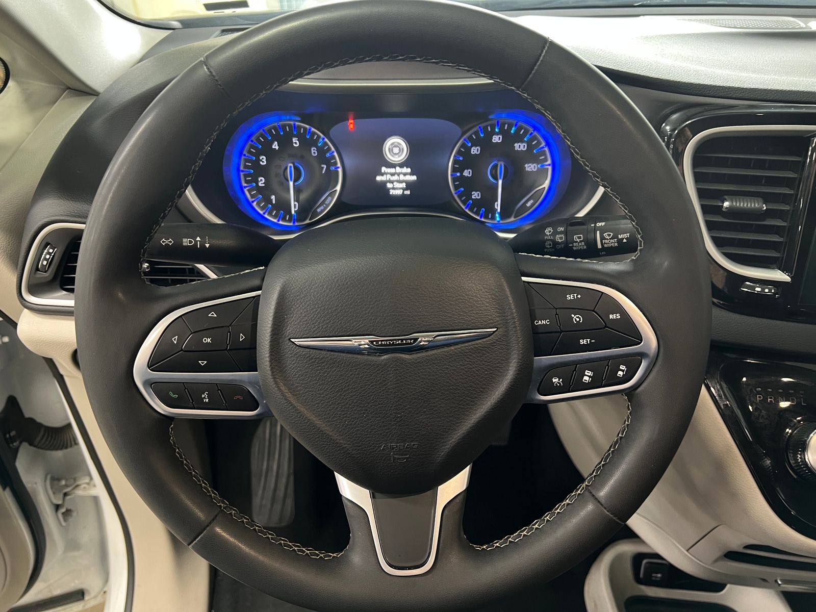 Thumbnail: 2023 Chrysler Pacifica - 4