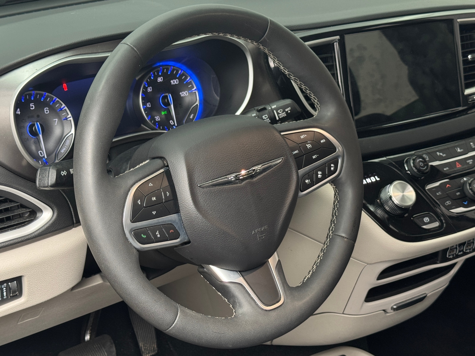 Thumbnail: 2024 Chrysler Pacifica - 4