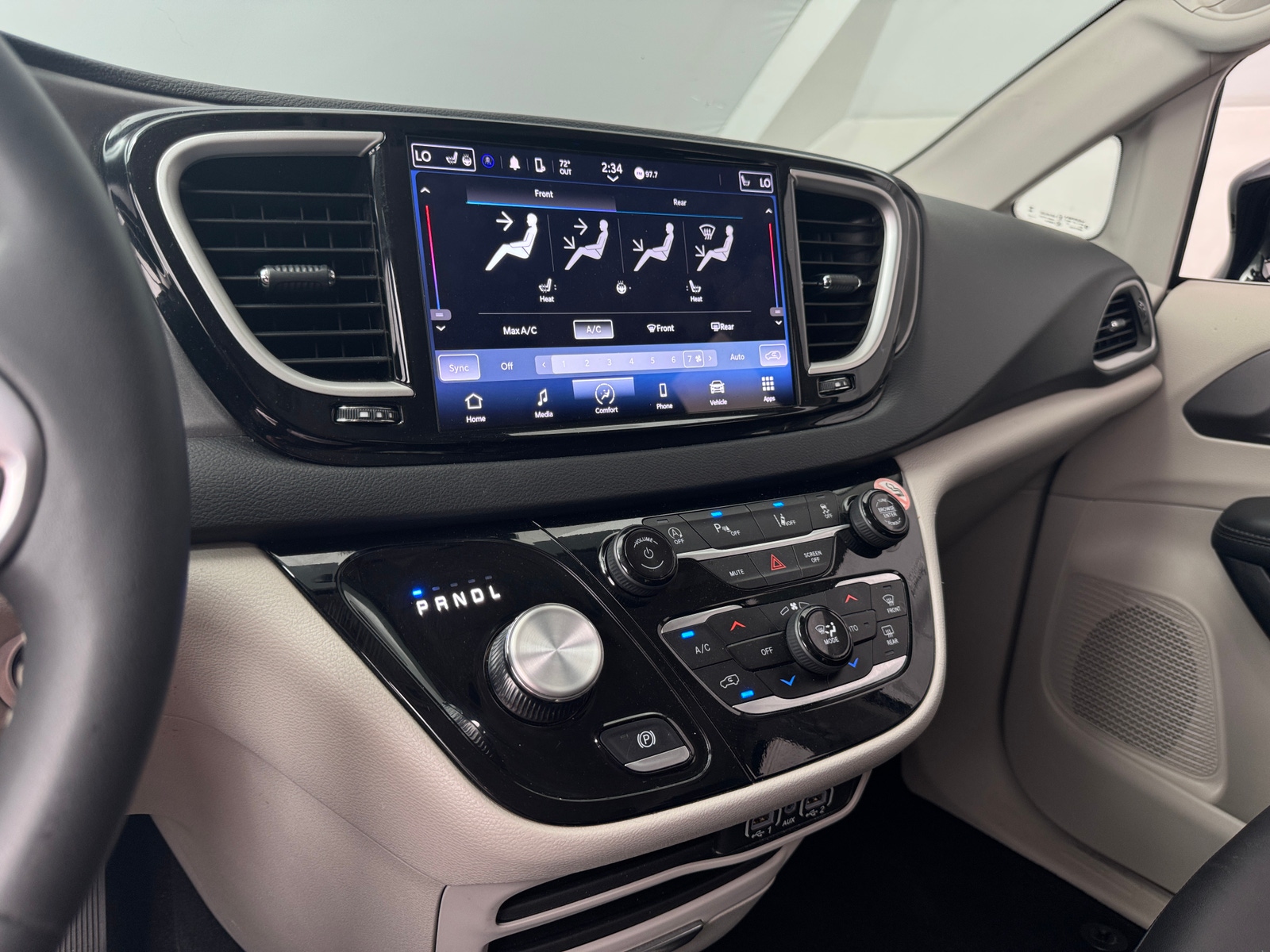 Thumbnail: 2024 Chrysler Pacifica - 3