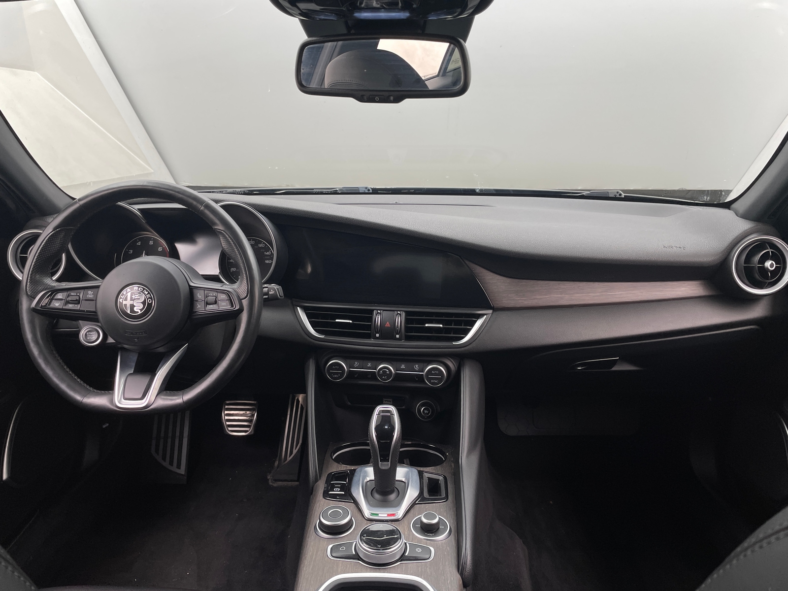 Thumbnail: 2022 Alfa Romeo Giulia - 2