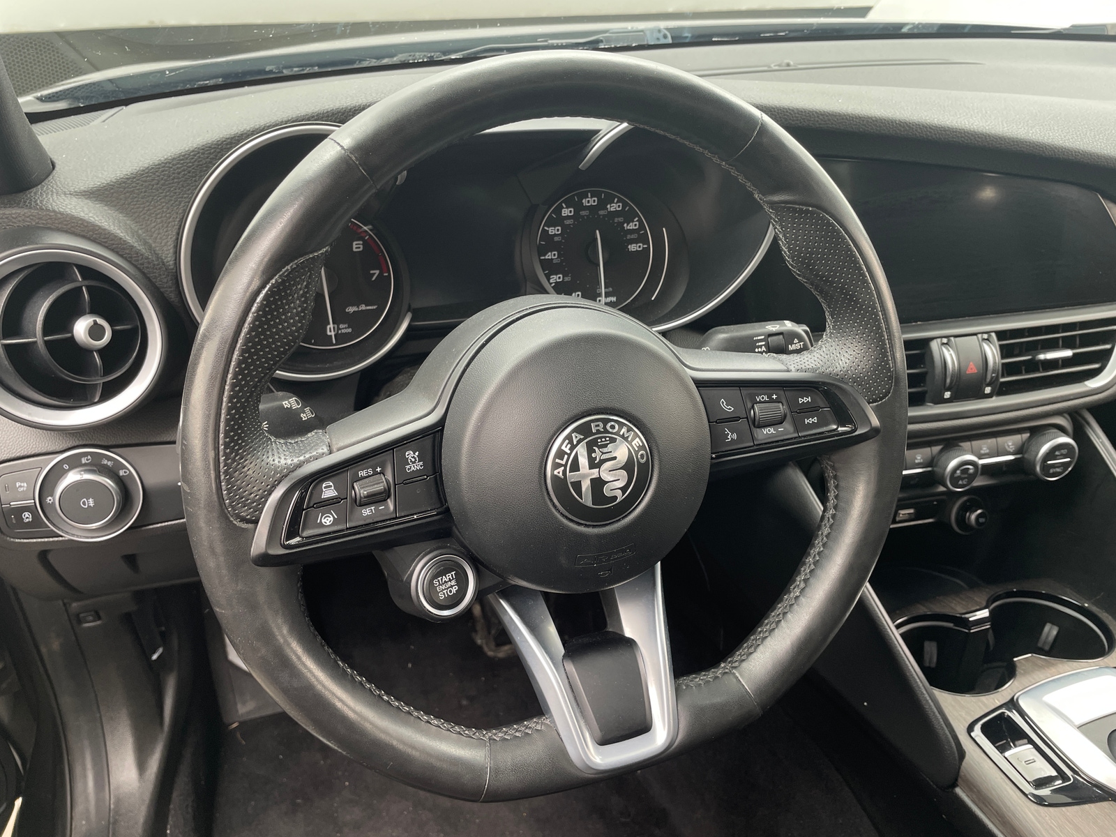 Thumbnail: 2022 Alfa Romeo Giulia - 4