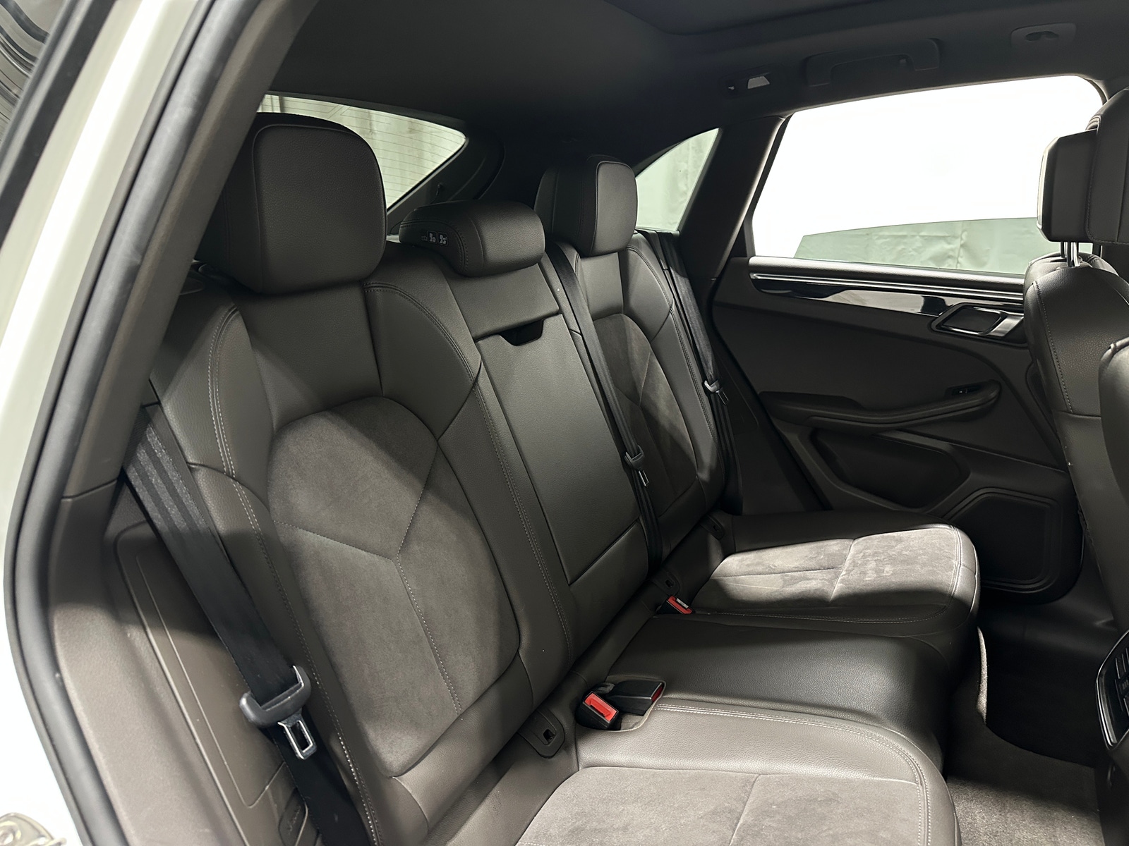 Thumbnail: 2017 Porsche Macan - 6