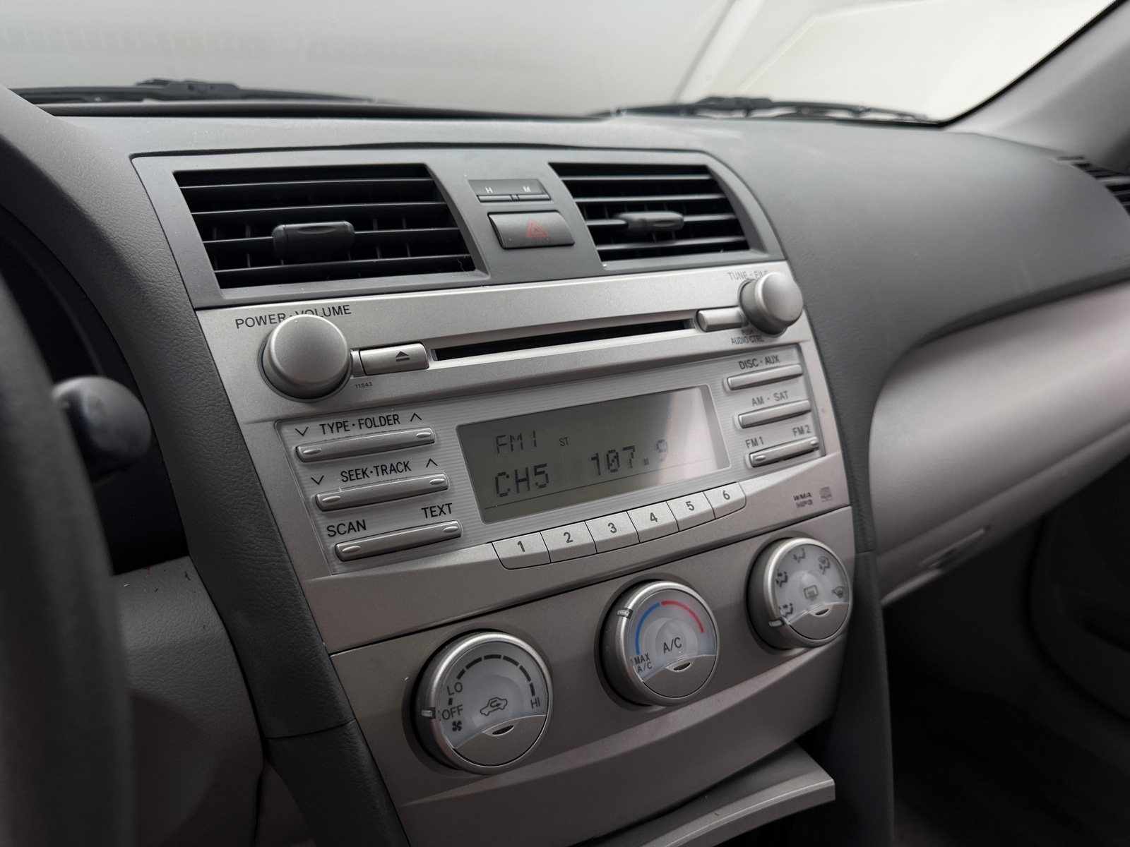 Thumbnail: 2011 Toyota Camry - 4