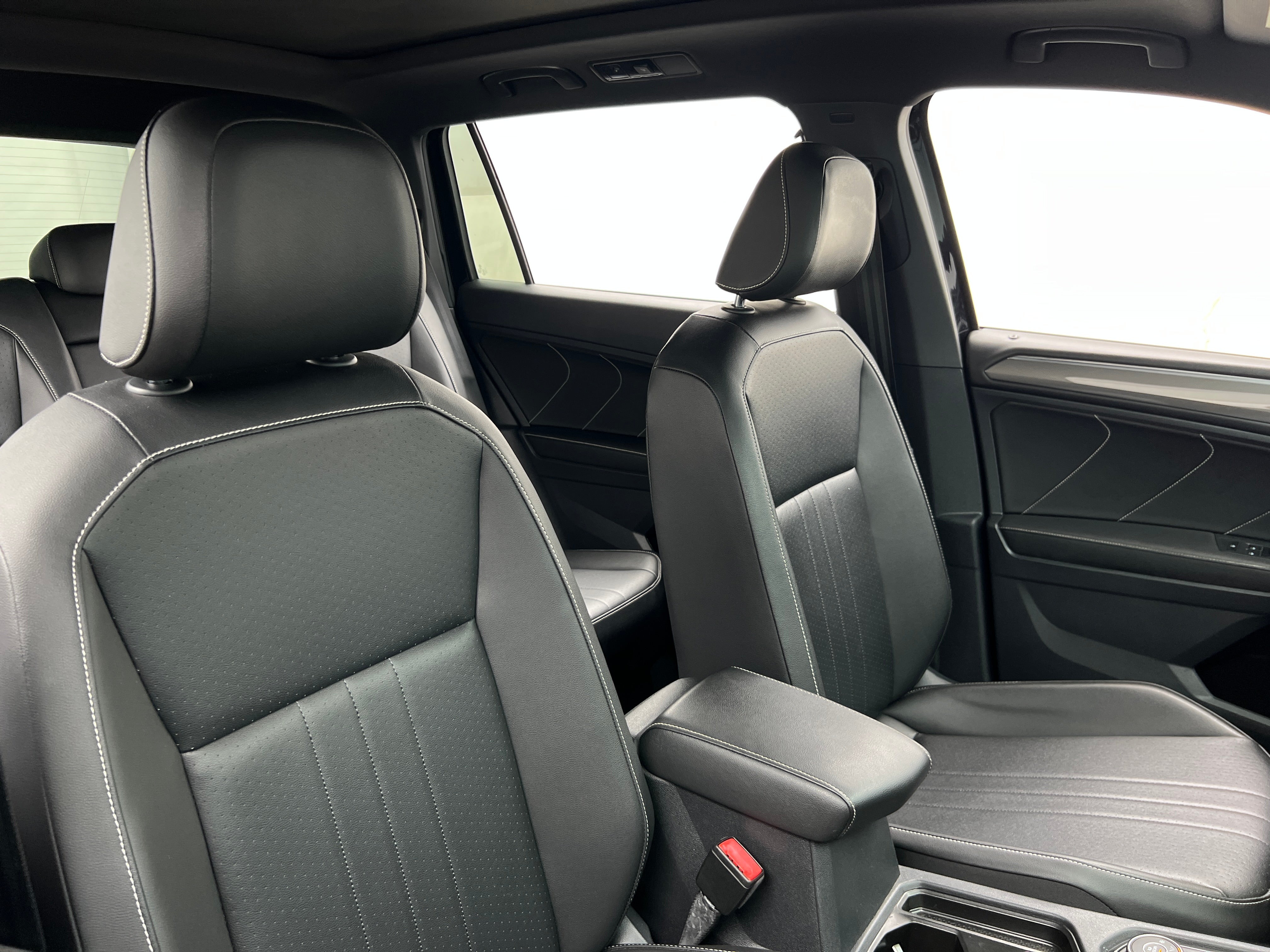2022 Volkswagen Tiguan SE R-LINE BLACK - Photo 2