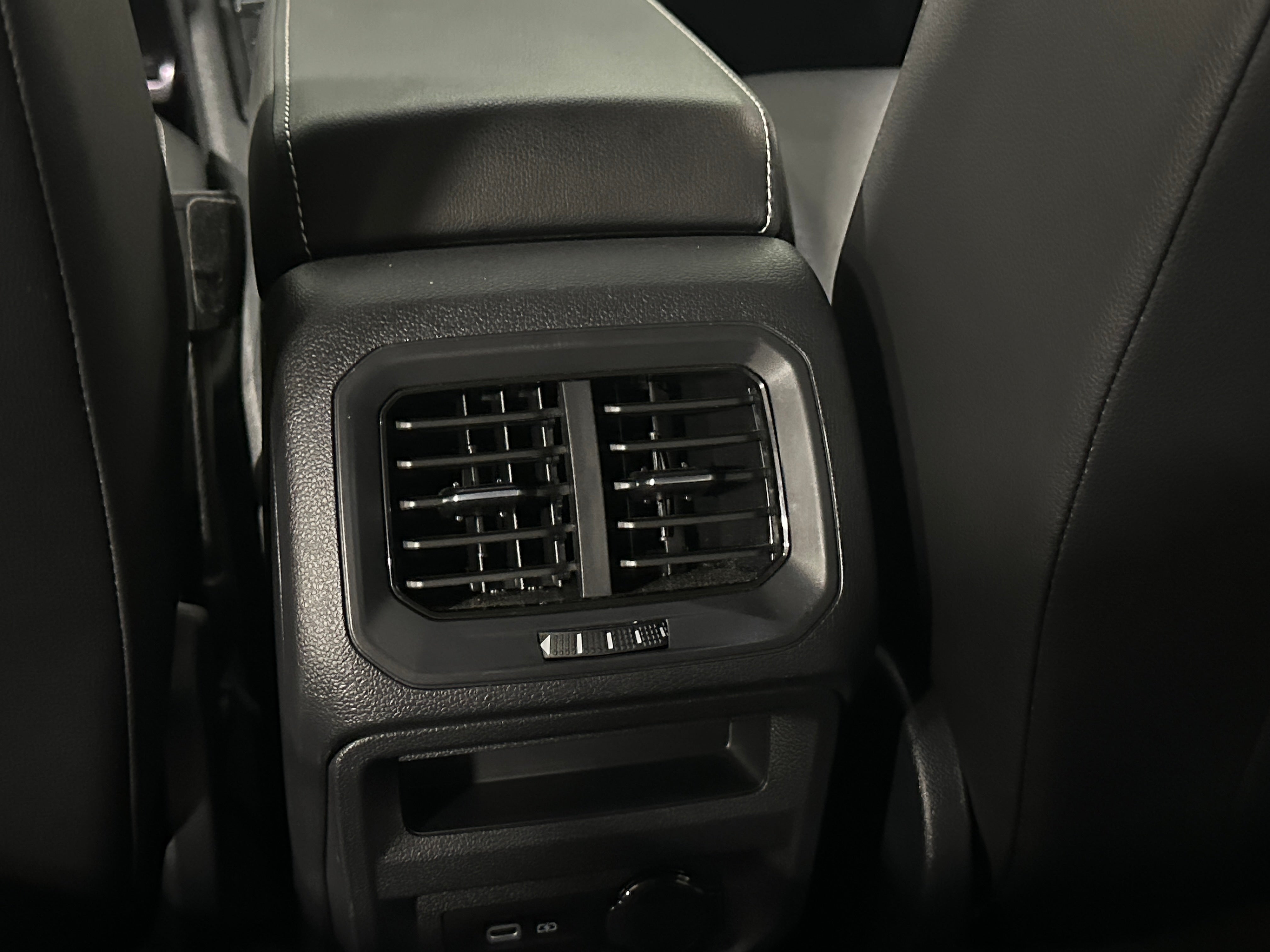 2022 Volkswagen Tiguan SE R-LINE BLACK - Photo 4